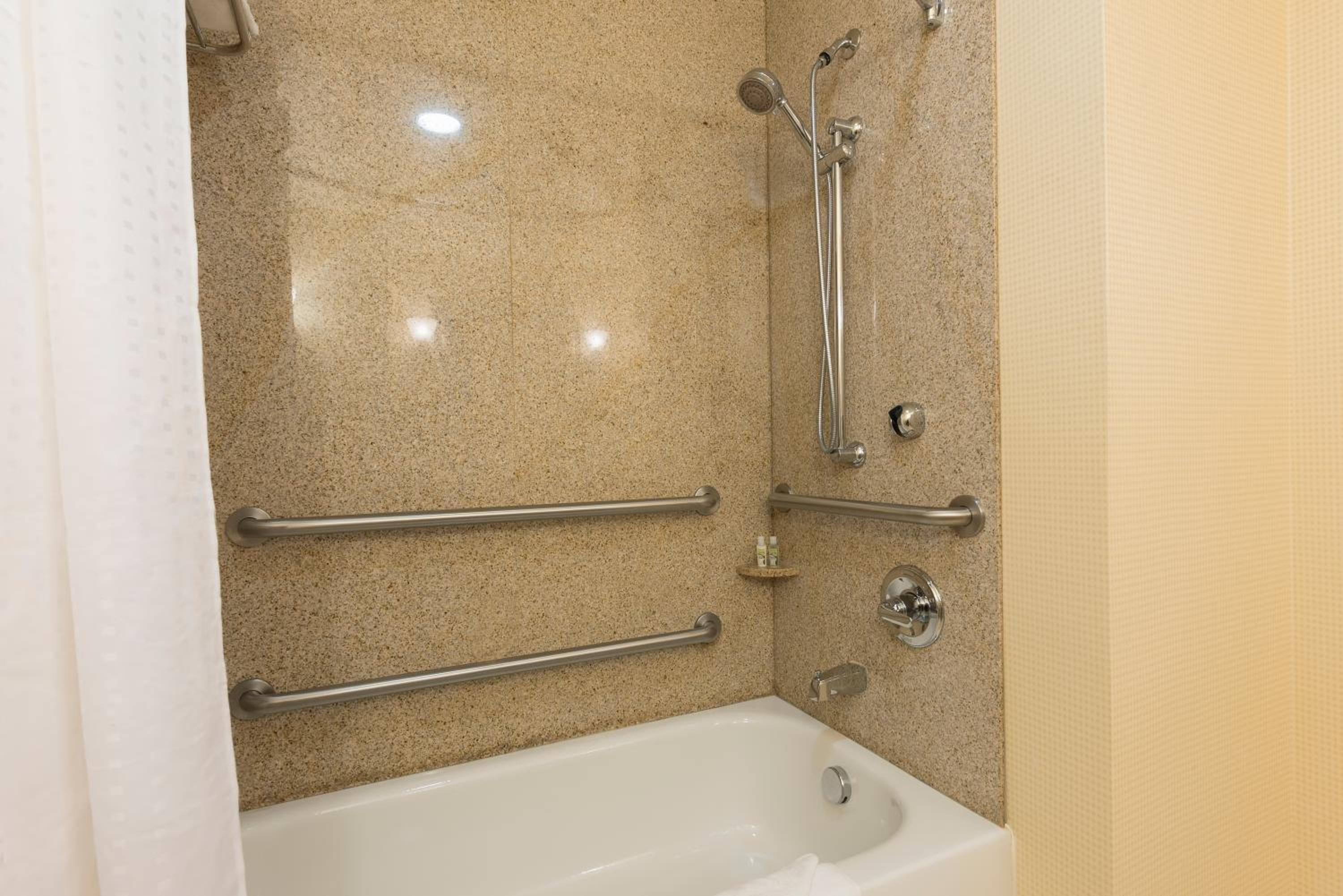 Twin Room - Mobility Access - Photo 2
