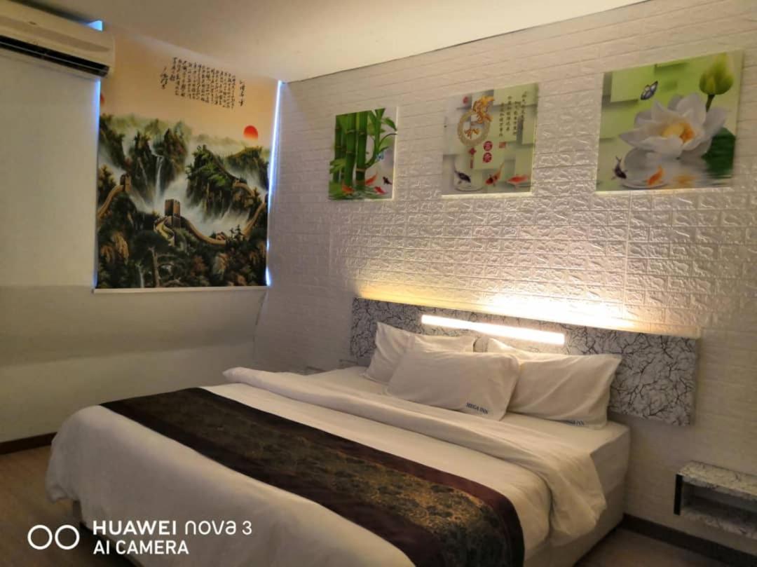 Deluxe King Room - Photo 3