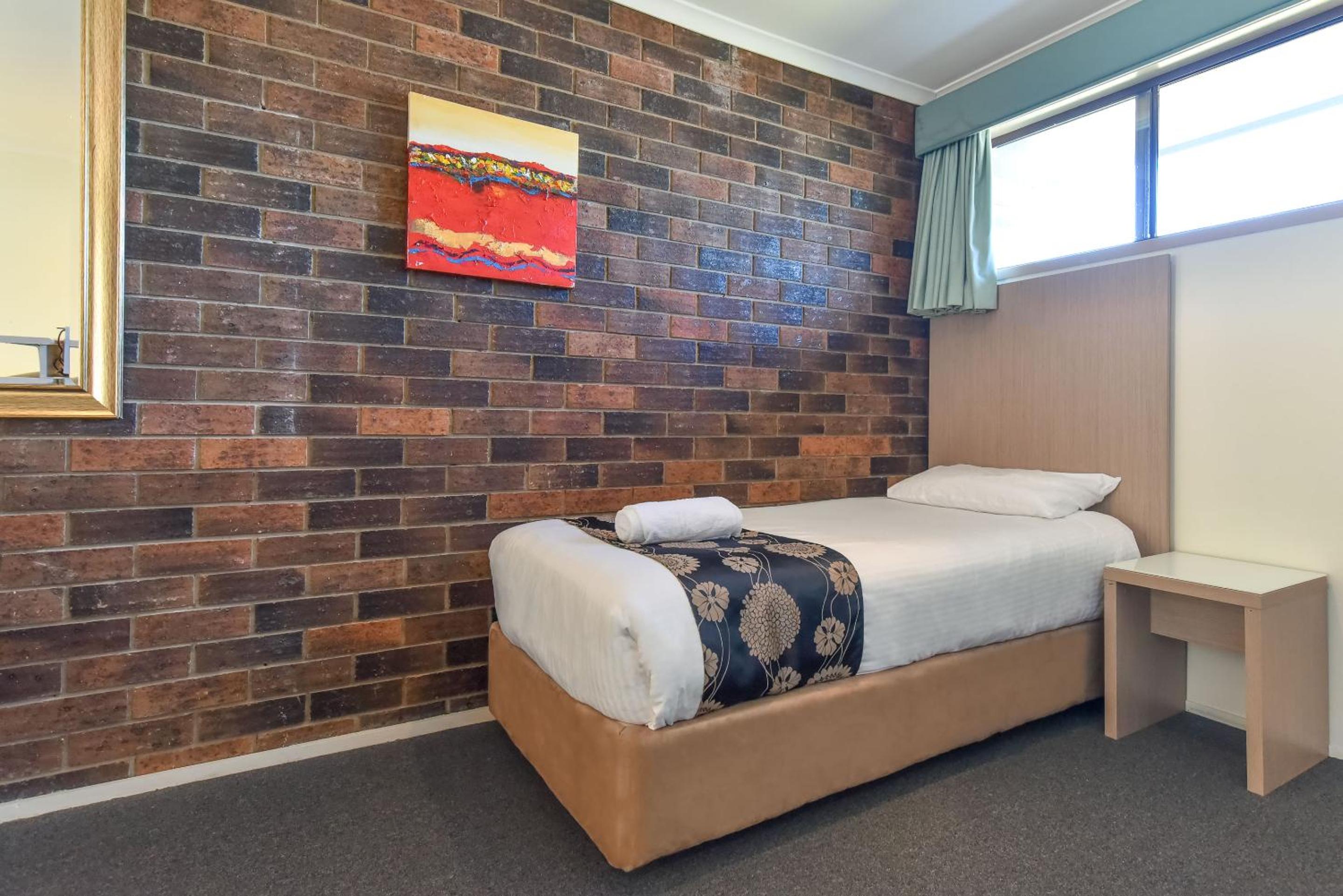 King Studio Apartment with Kitchenette - Not Pet Friendly  - Photo 4