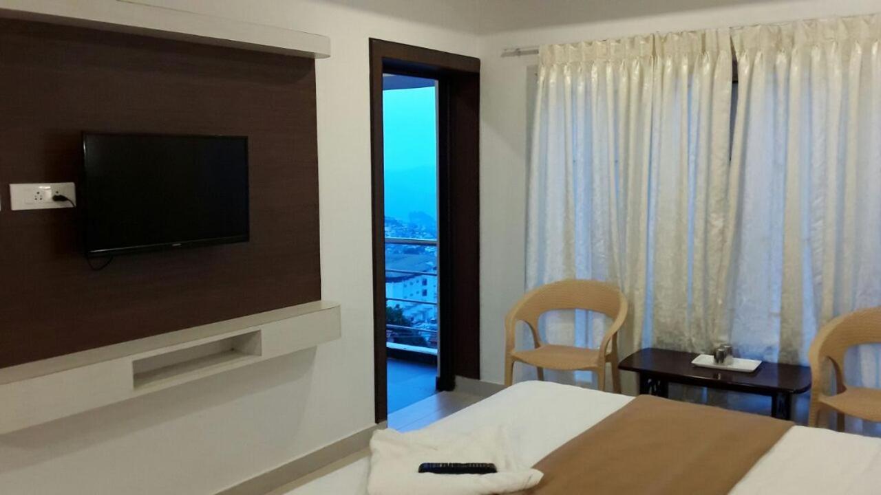 Deluxe Room - Photo 6