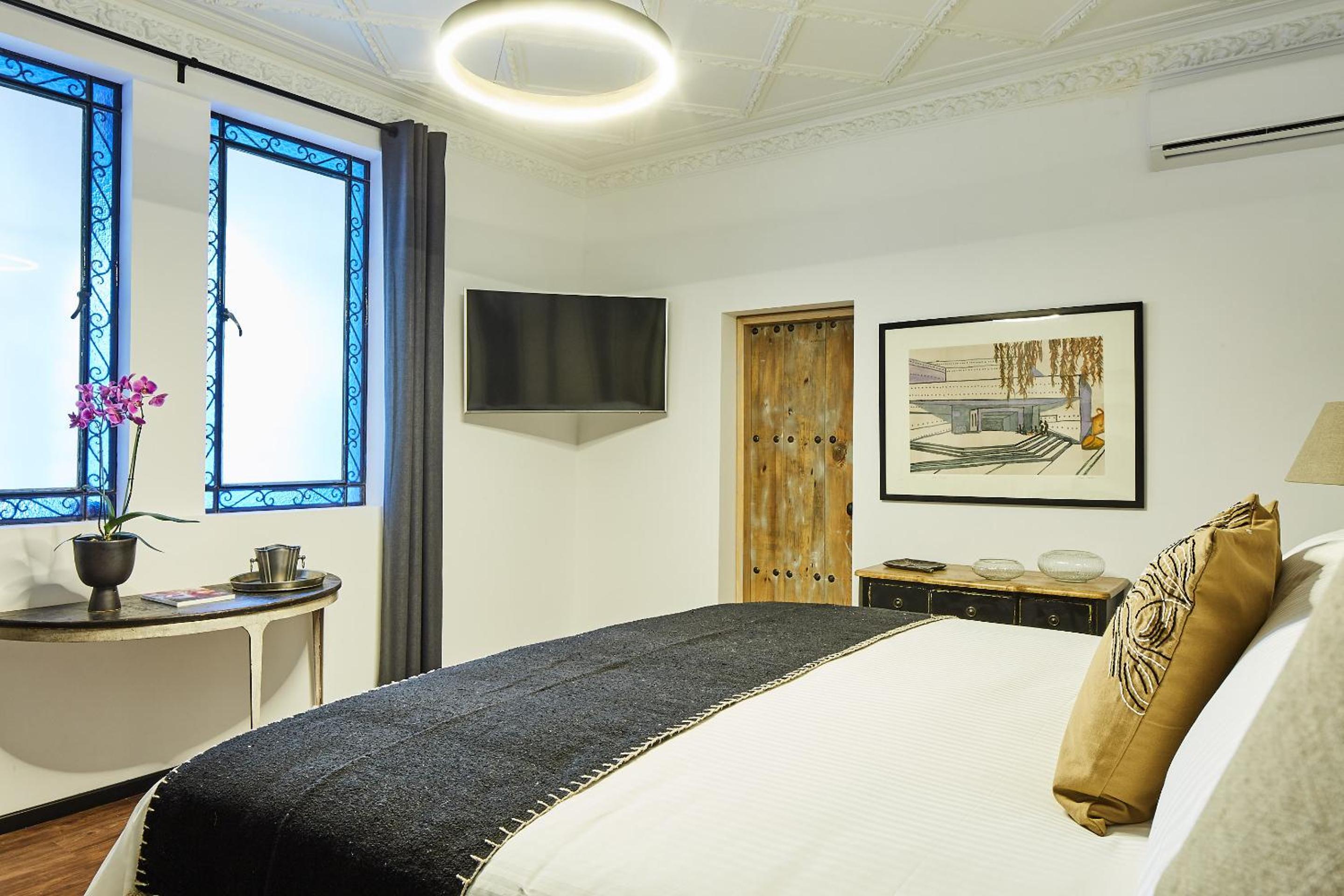 Standard Suite - Photo 80