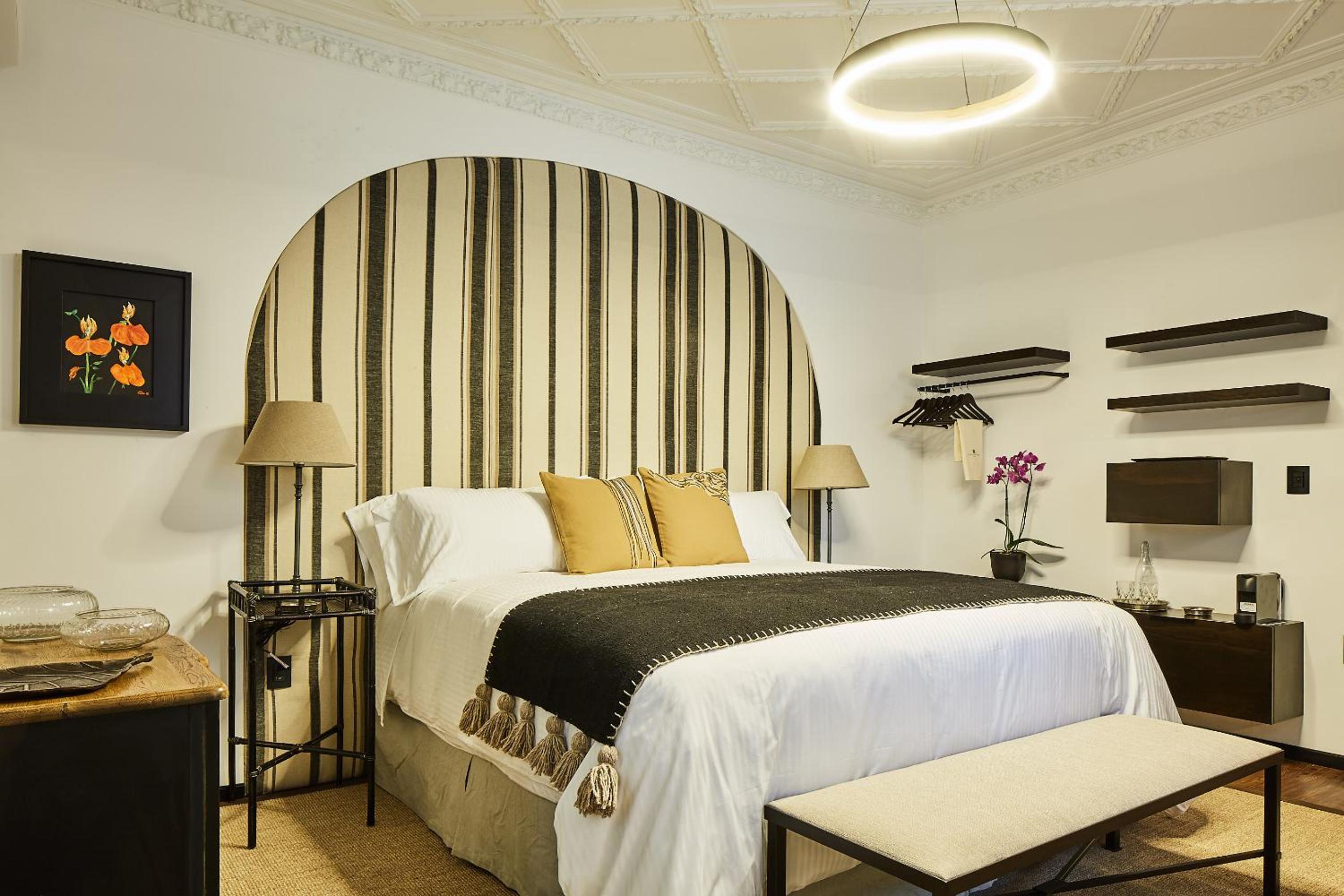 Standard Suite - Photo 78