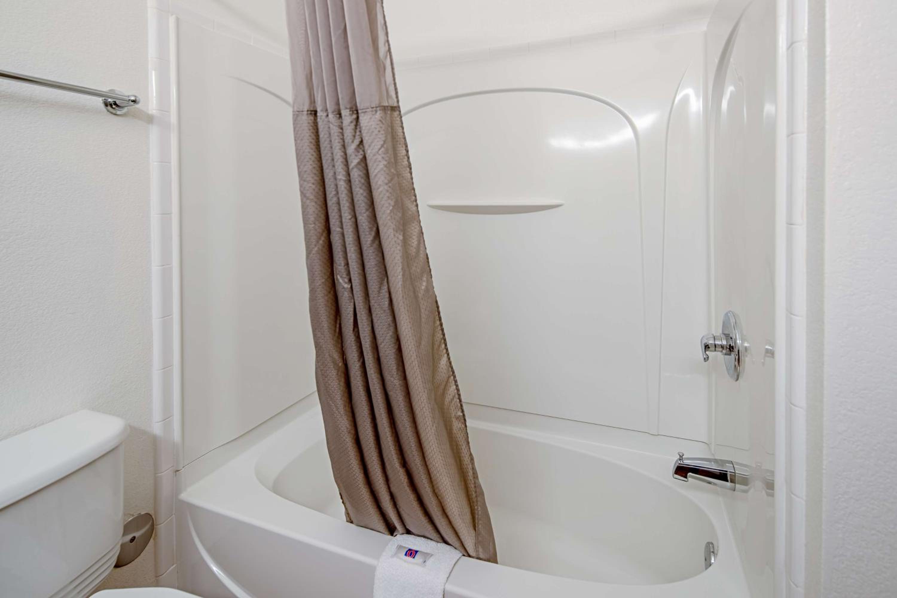 Quadruple Room - Non-Smoking photo 2