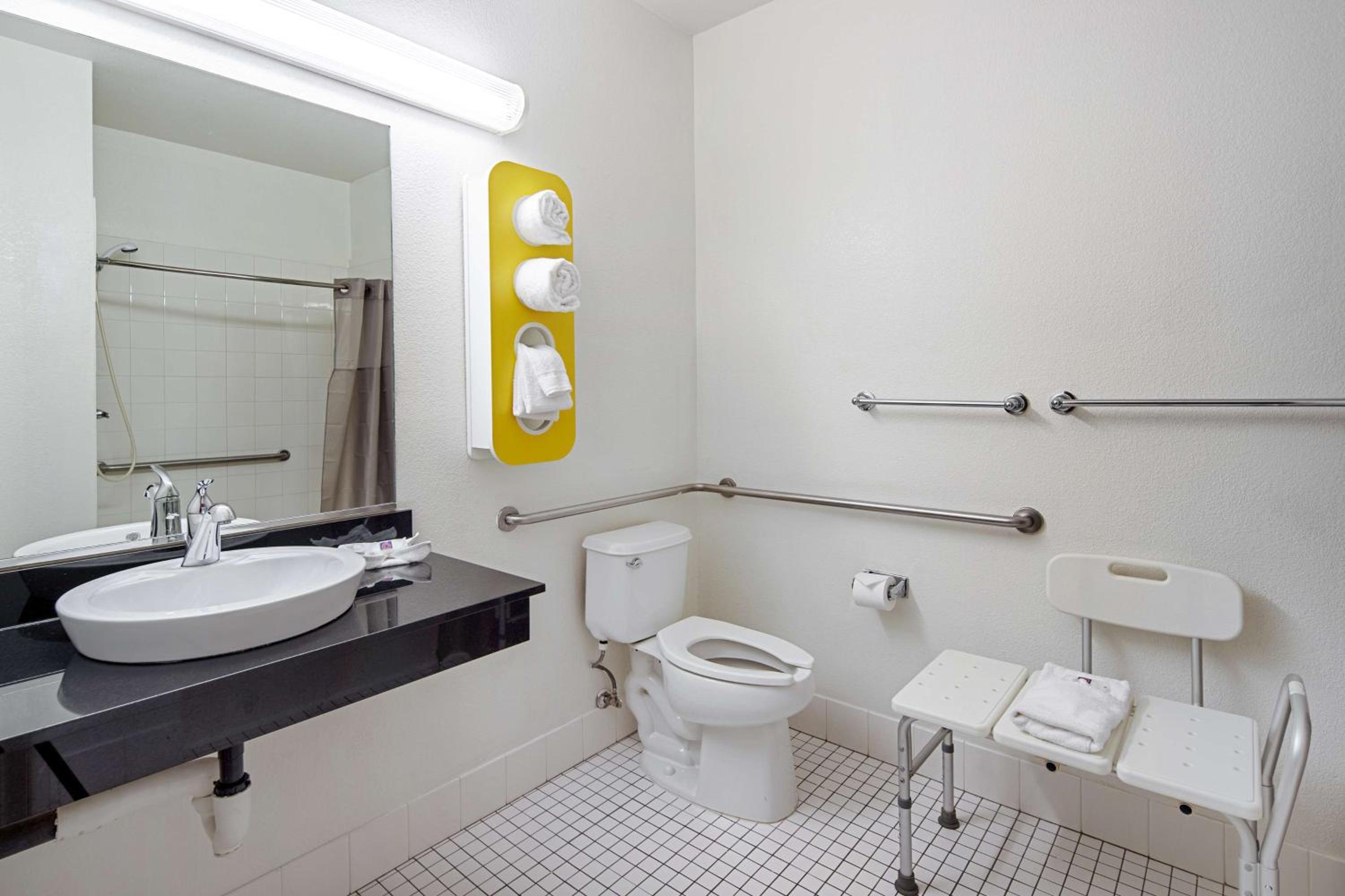 King Room with Roll-In Shower - Disability Access photo 2