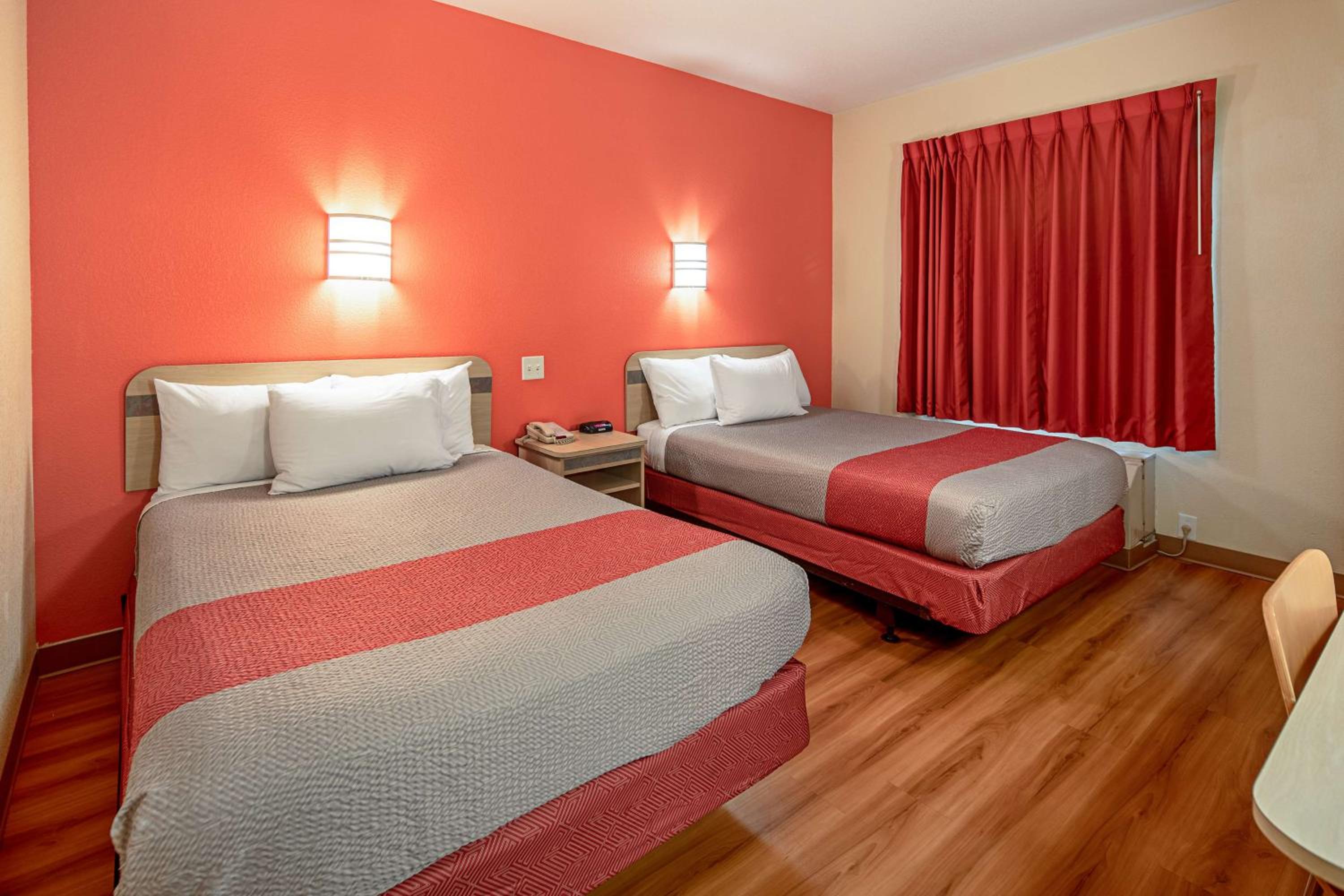 Quadruple Room - Non-Smoking photo 3