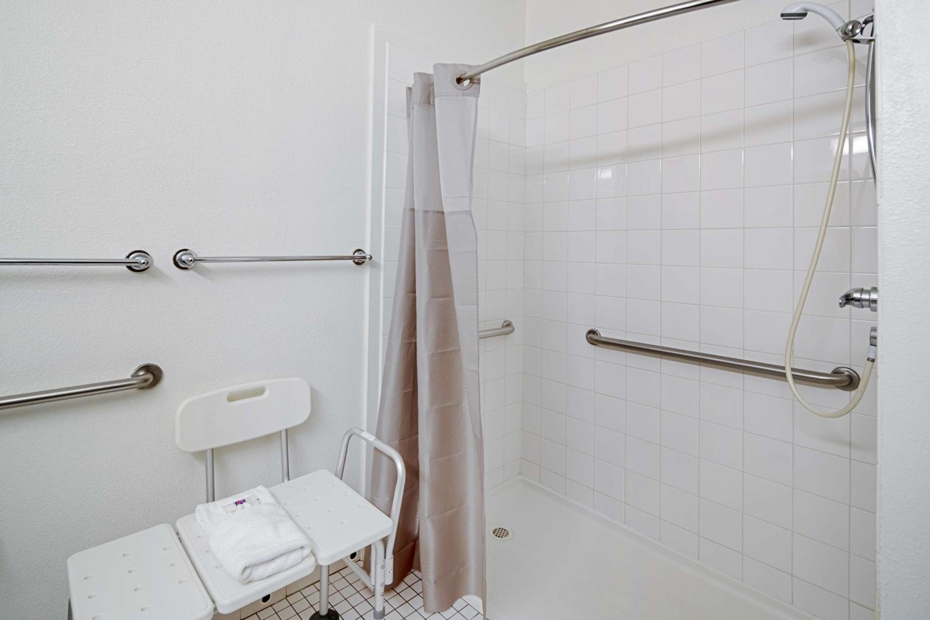 King Room with Roll-In Shower - Disability Access photo 3