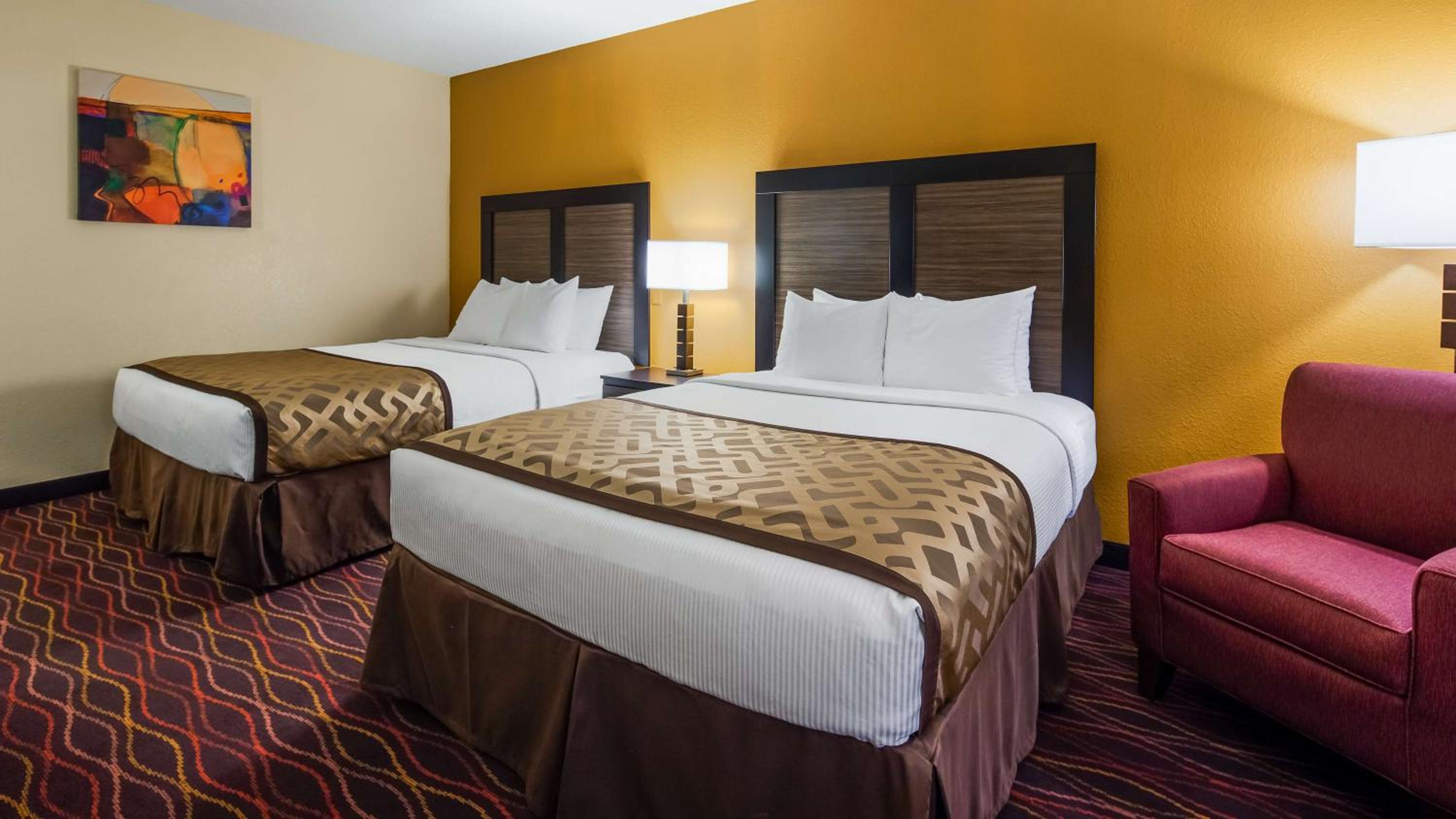 Large Queen Room with Two Queen Beds - Non-Smoking - Photo 2