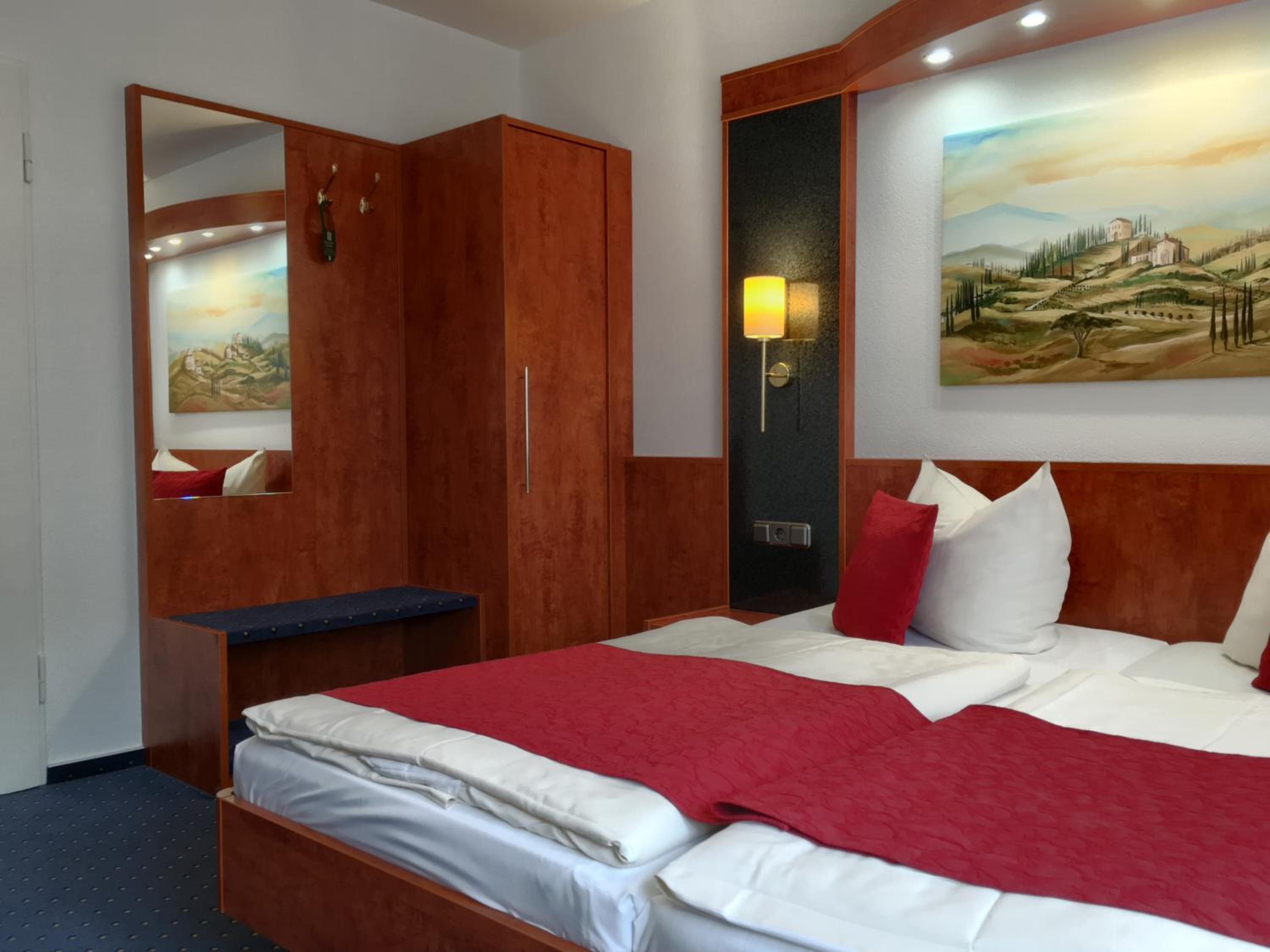Standard Double or Twin Room - Photo 5
