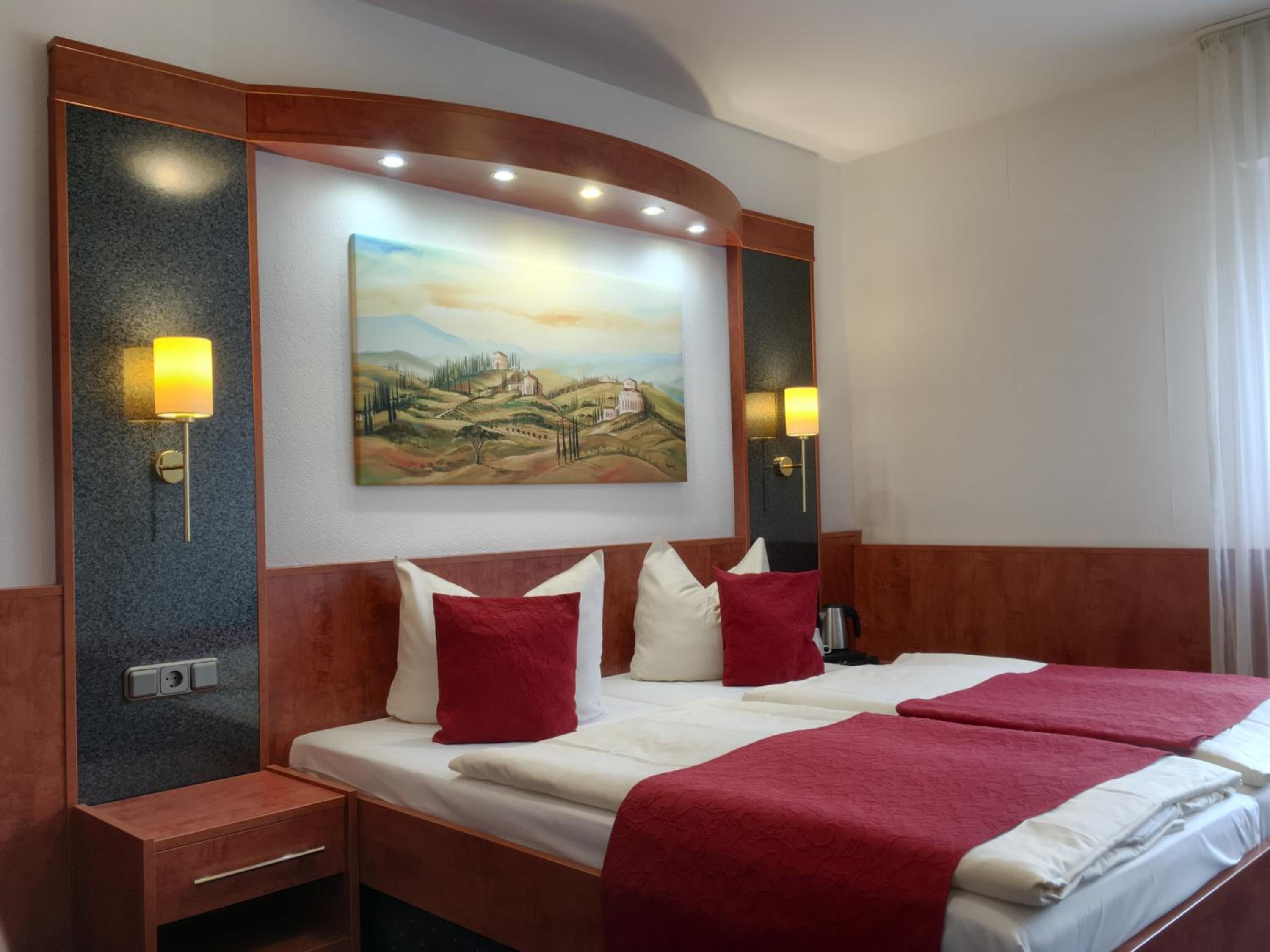 Standard Double or Twin Room - Photo 2