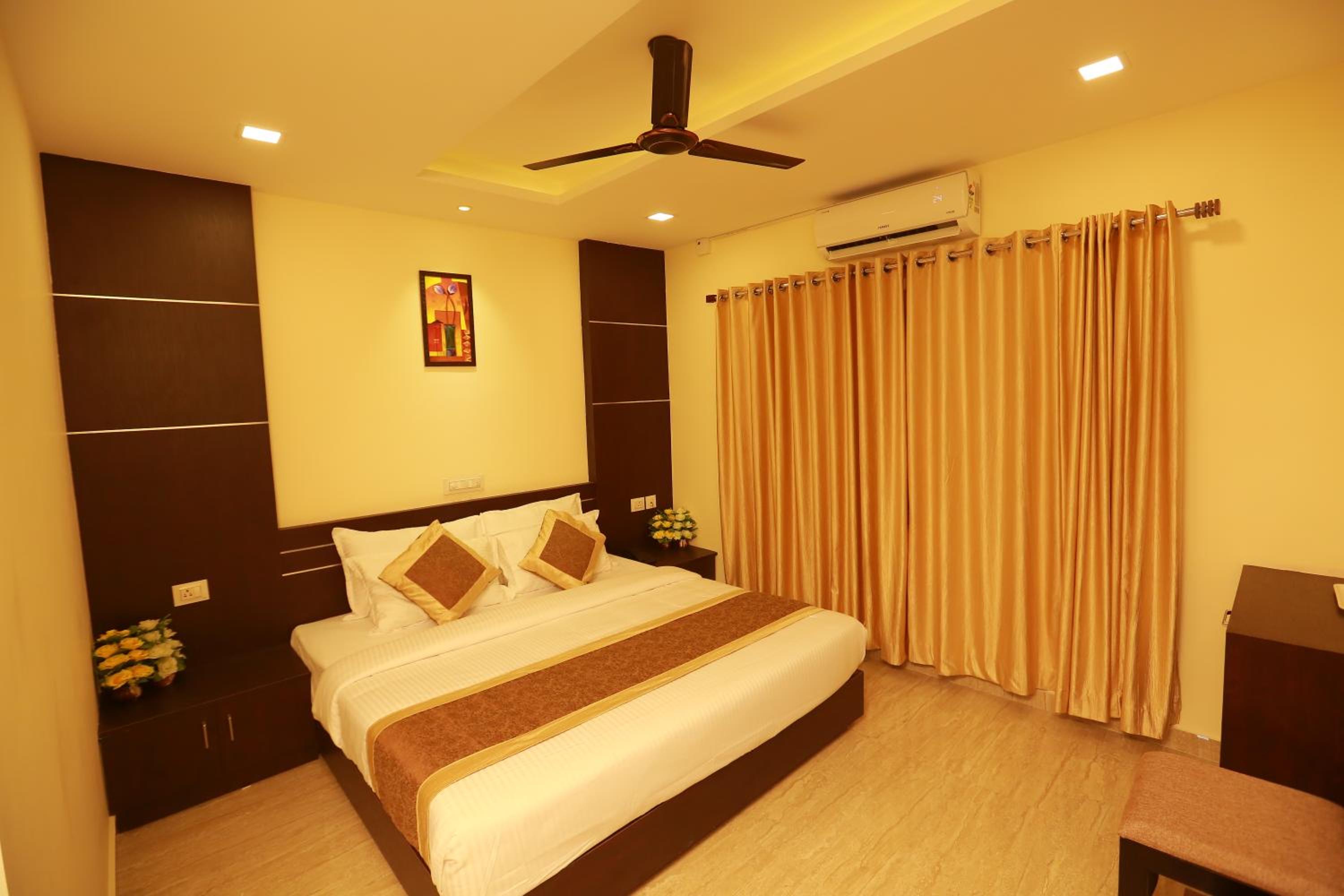 Deluxe Double Room (2 Adults + 1 Child) - Photo 5