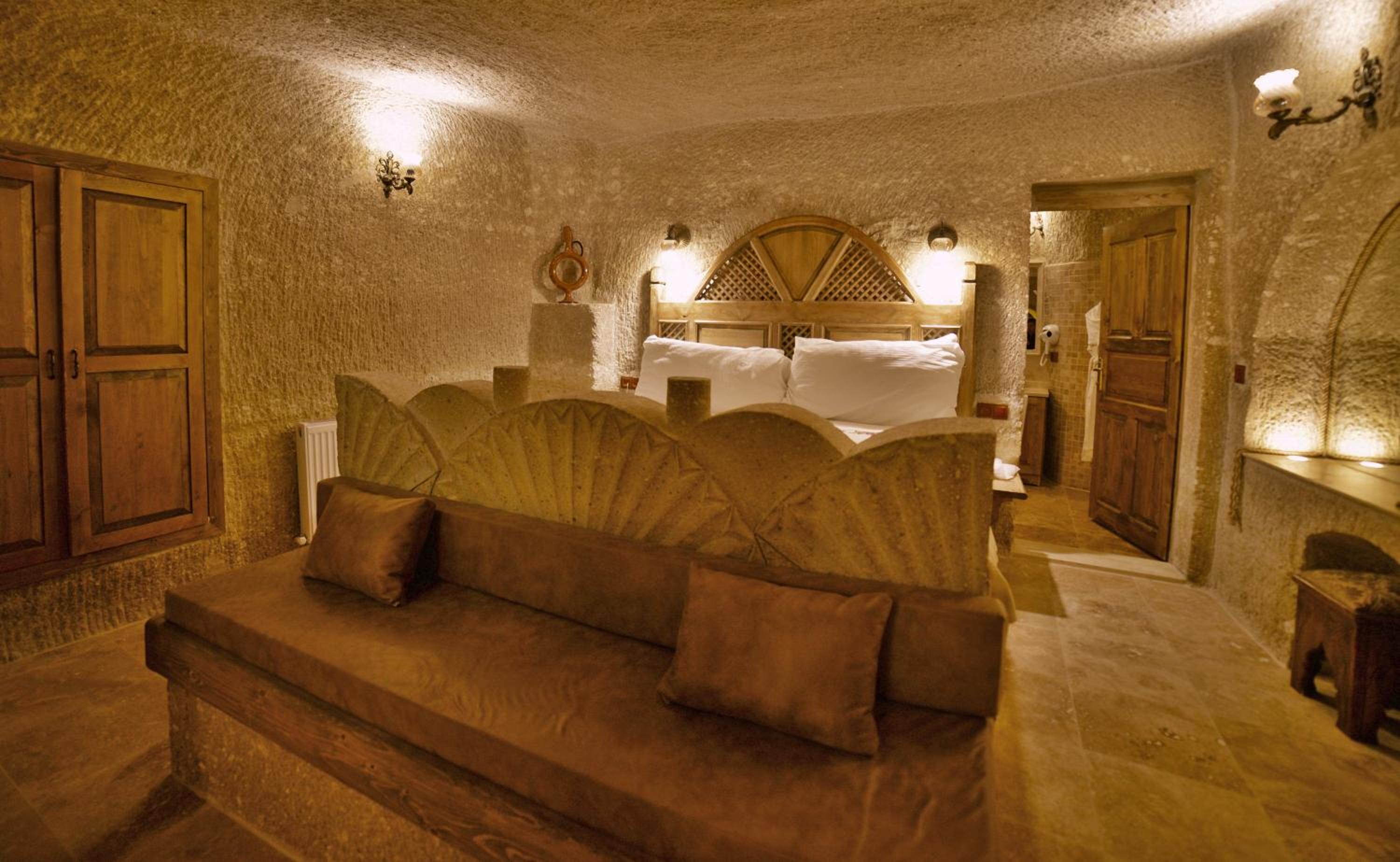 Honeymoon Suite with Spa Bath photo 3