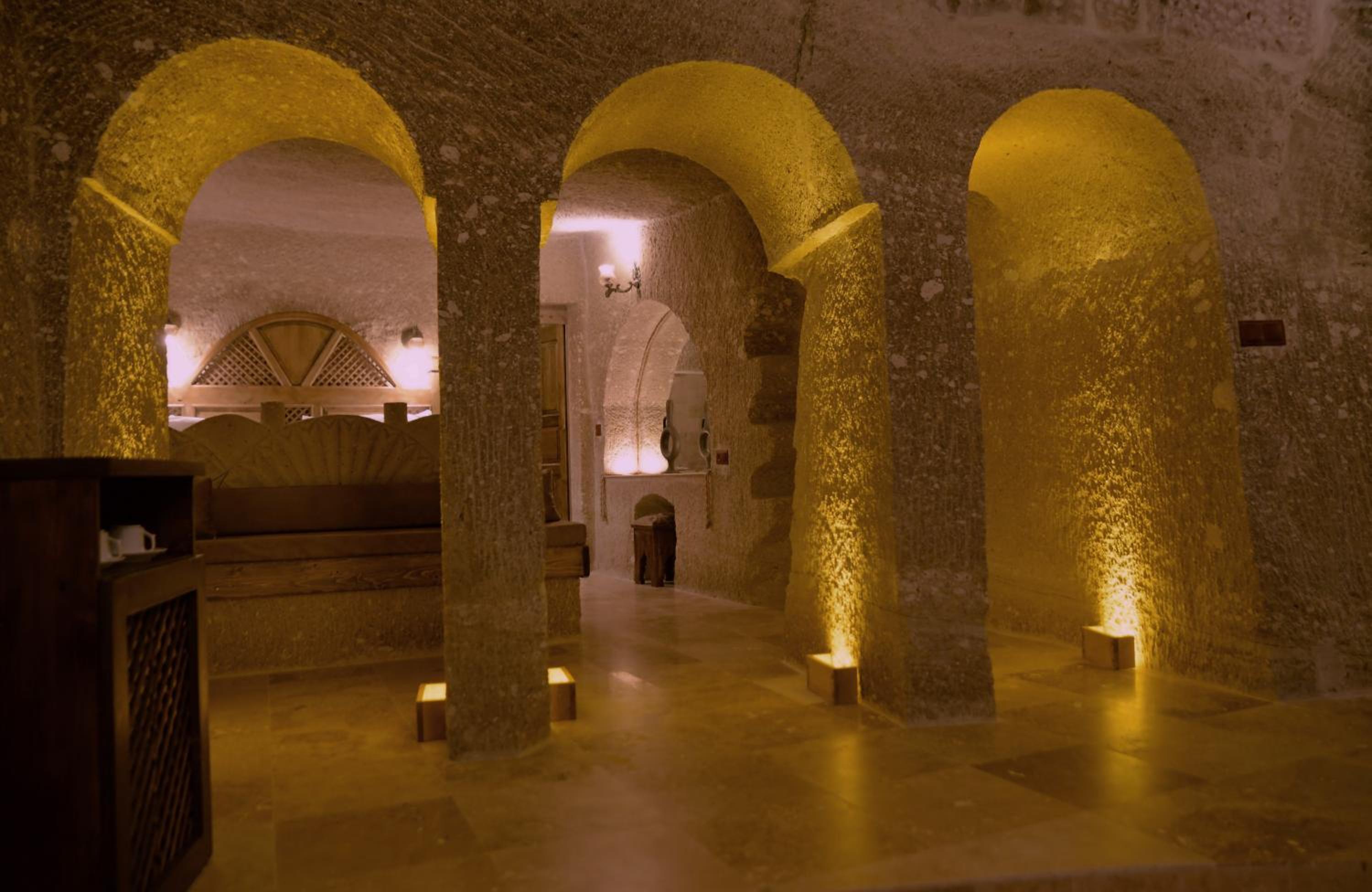 Honeymoon Suite with Spa Bath photo 2