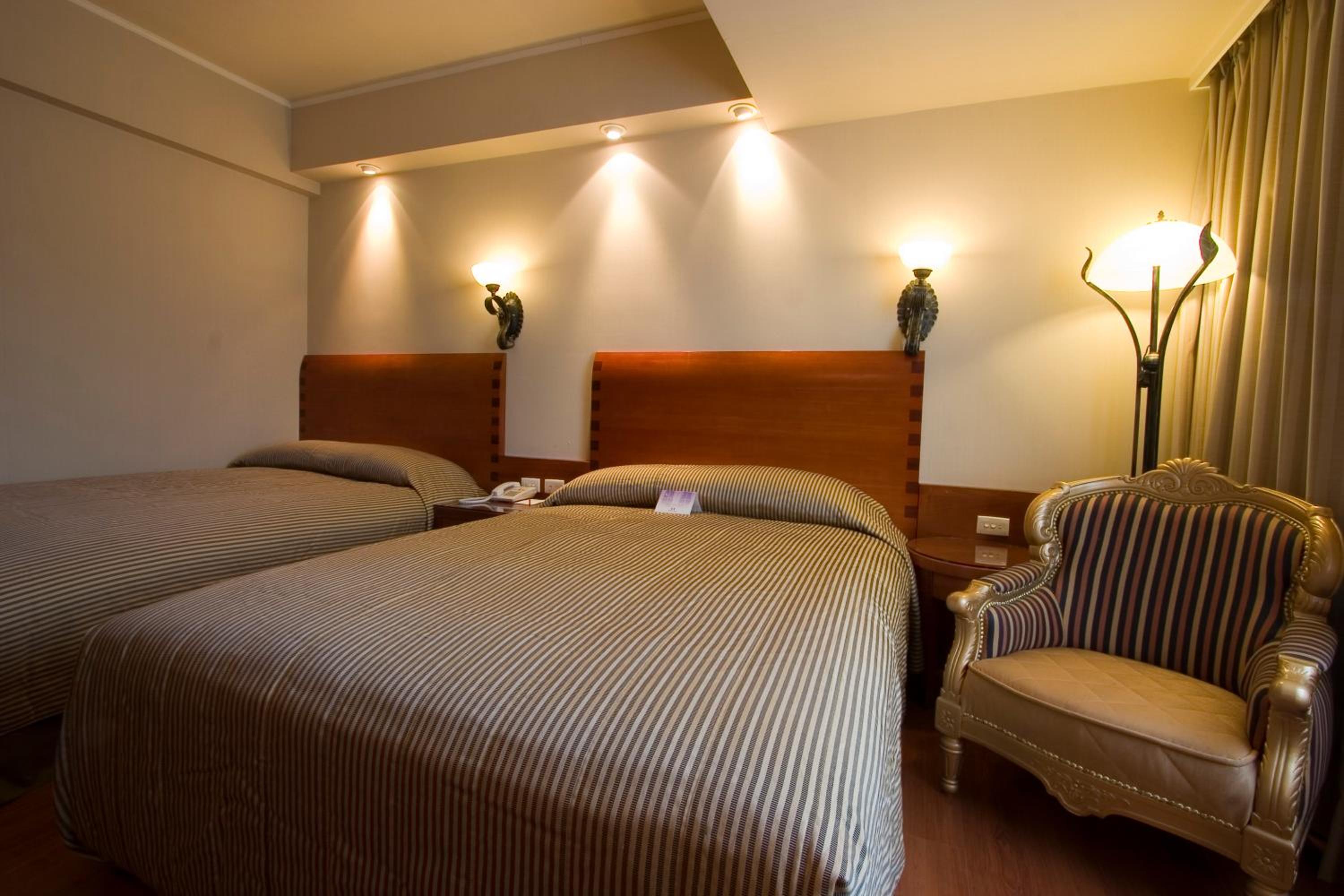 Quadruple Room with Bath photo 3