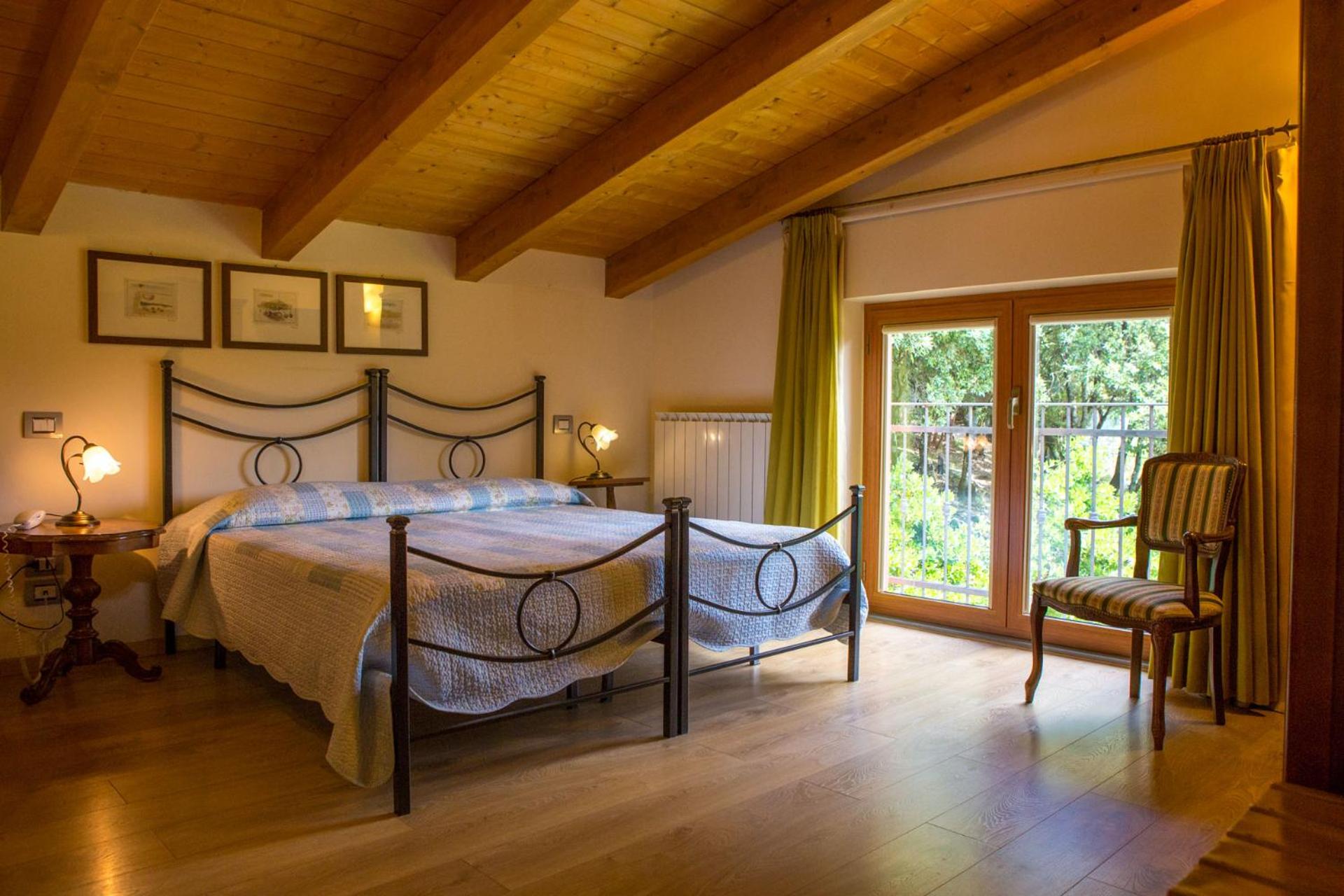 Double Room - Photo 5