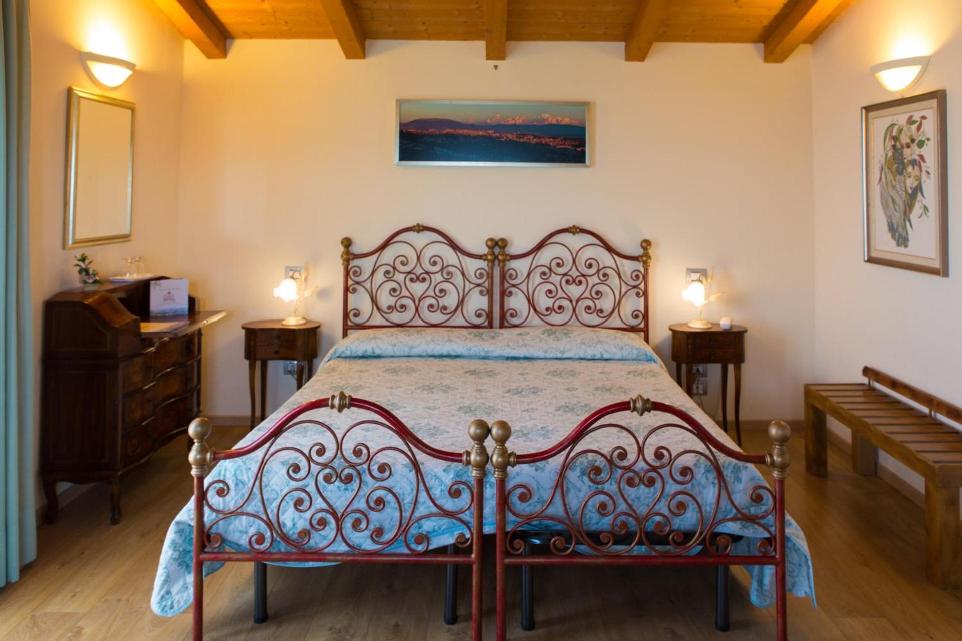 Double Room with Balcony - Photo 2