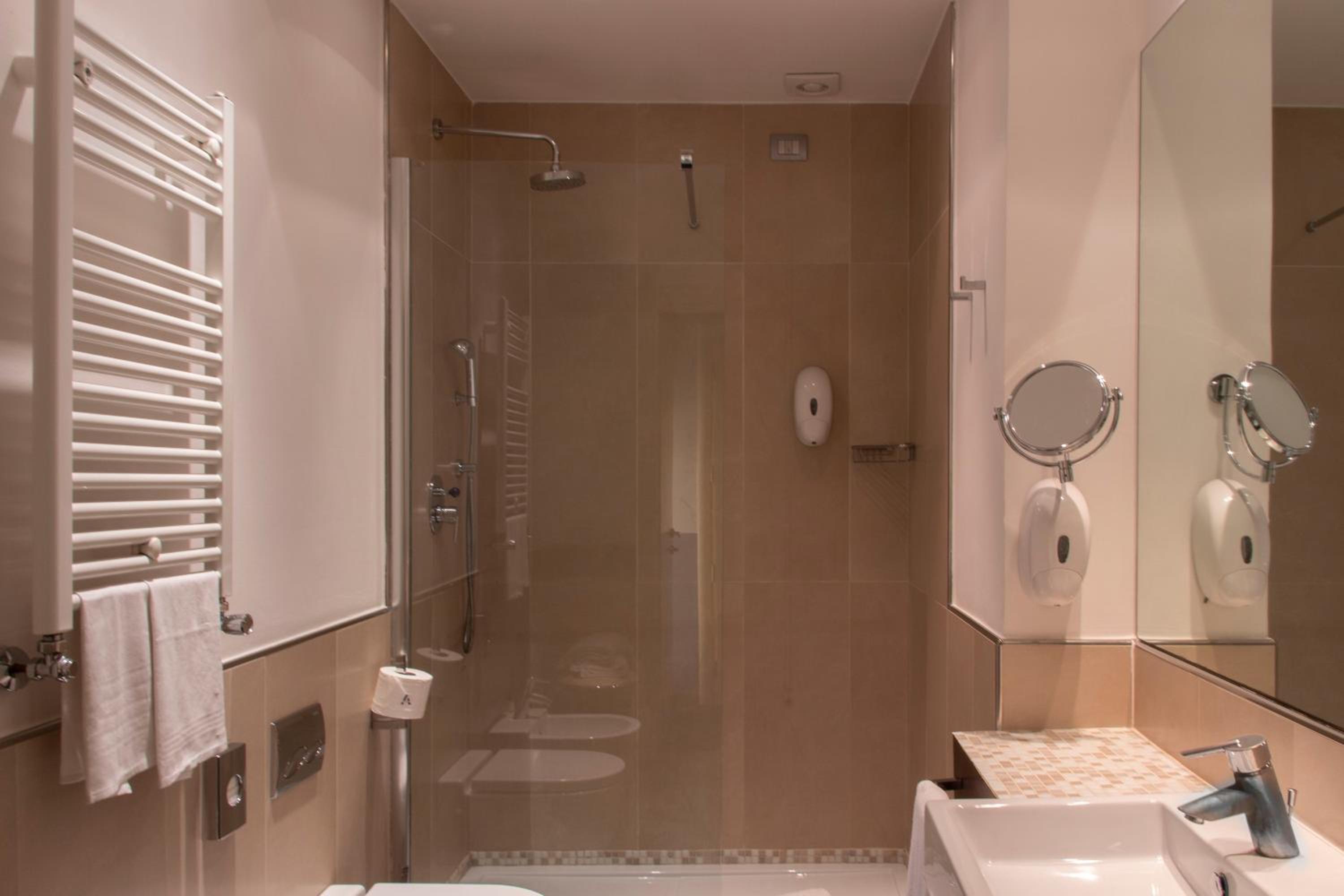 Standard Double Room - Photo 2