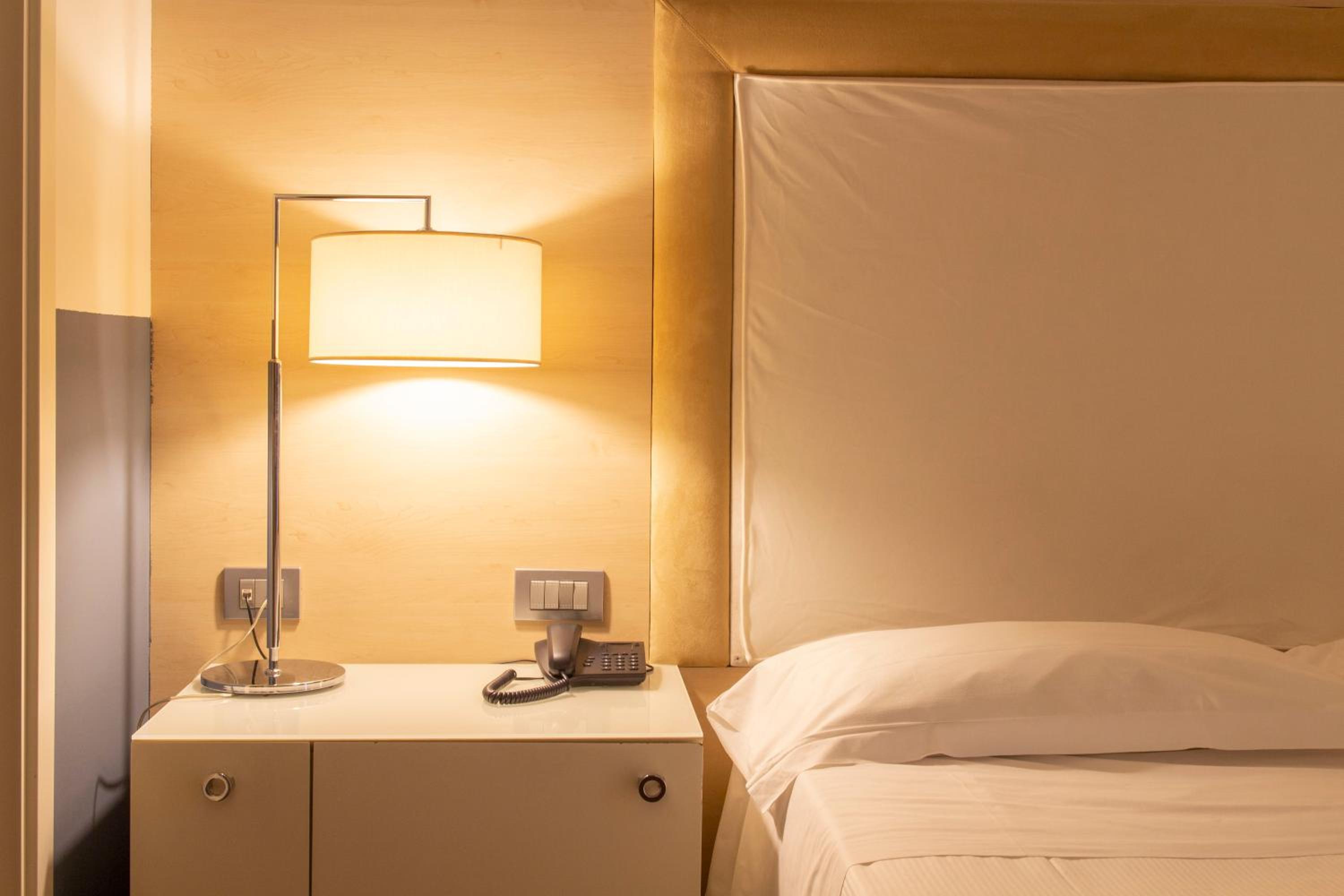 Standard Double Room - Photo 9