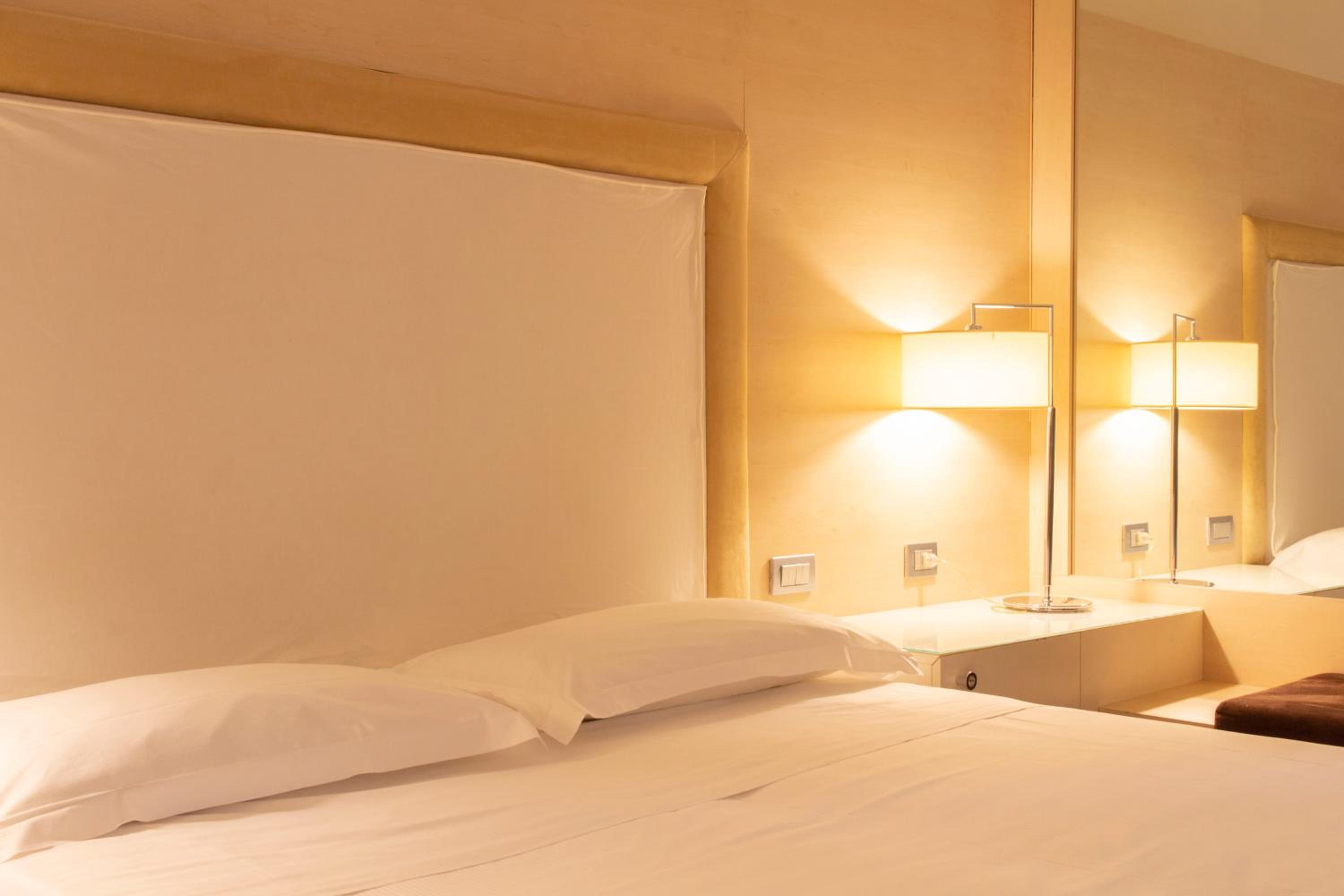 Standard Double Room - Photo 10