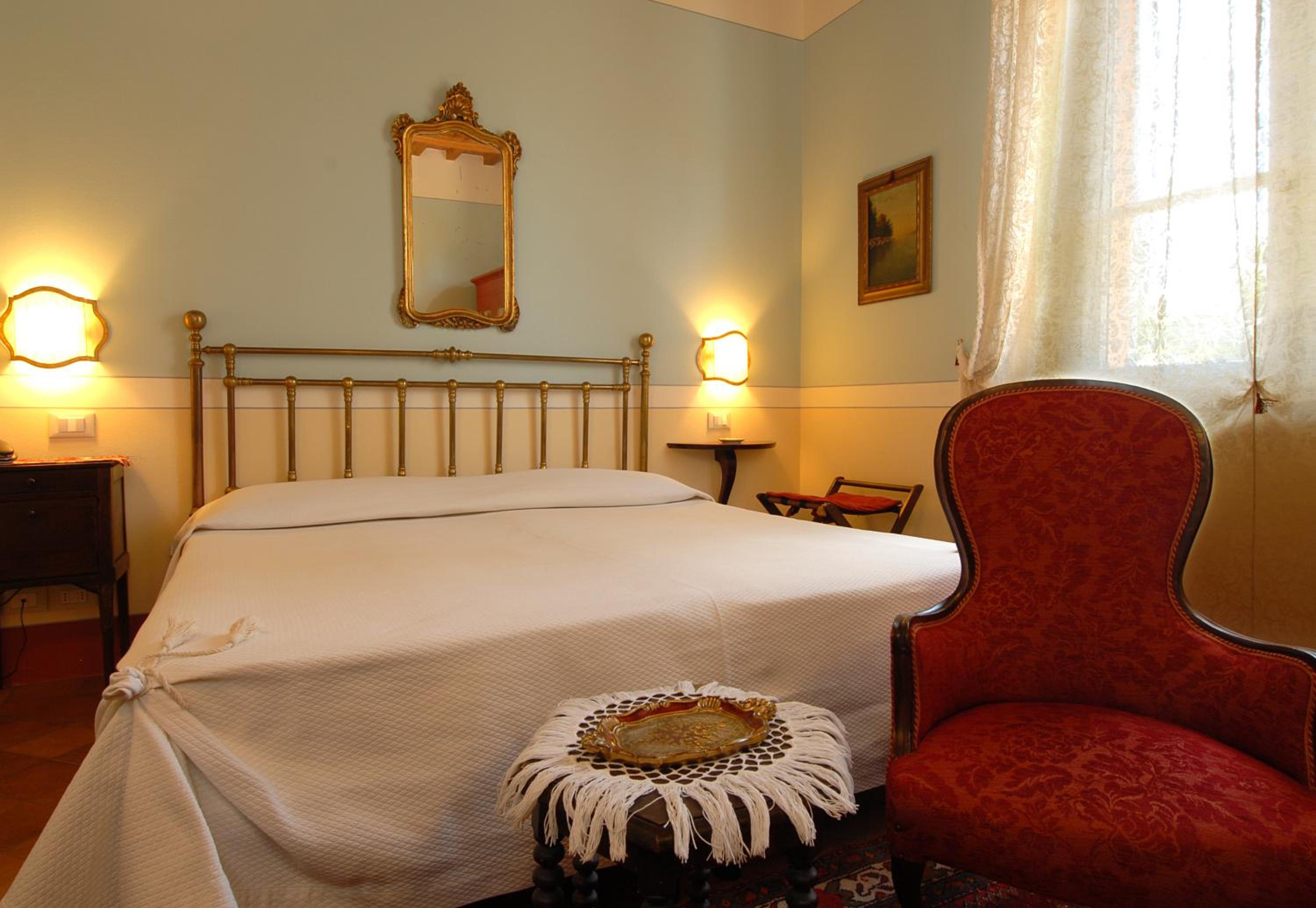Double or Twin Room - Photo 9