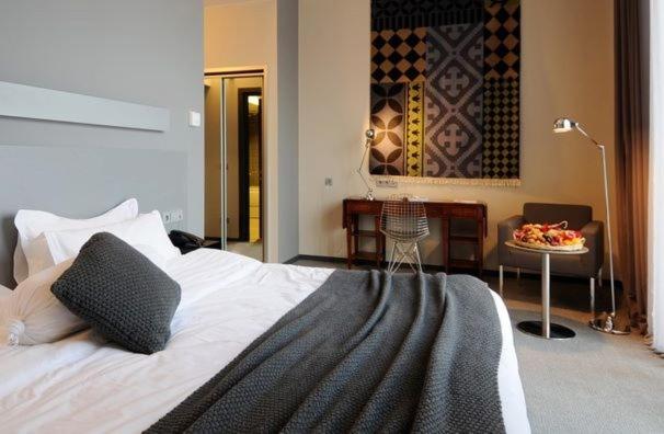 Double or Twin Room with City View photo 2