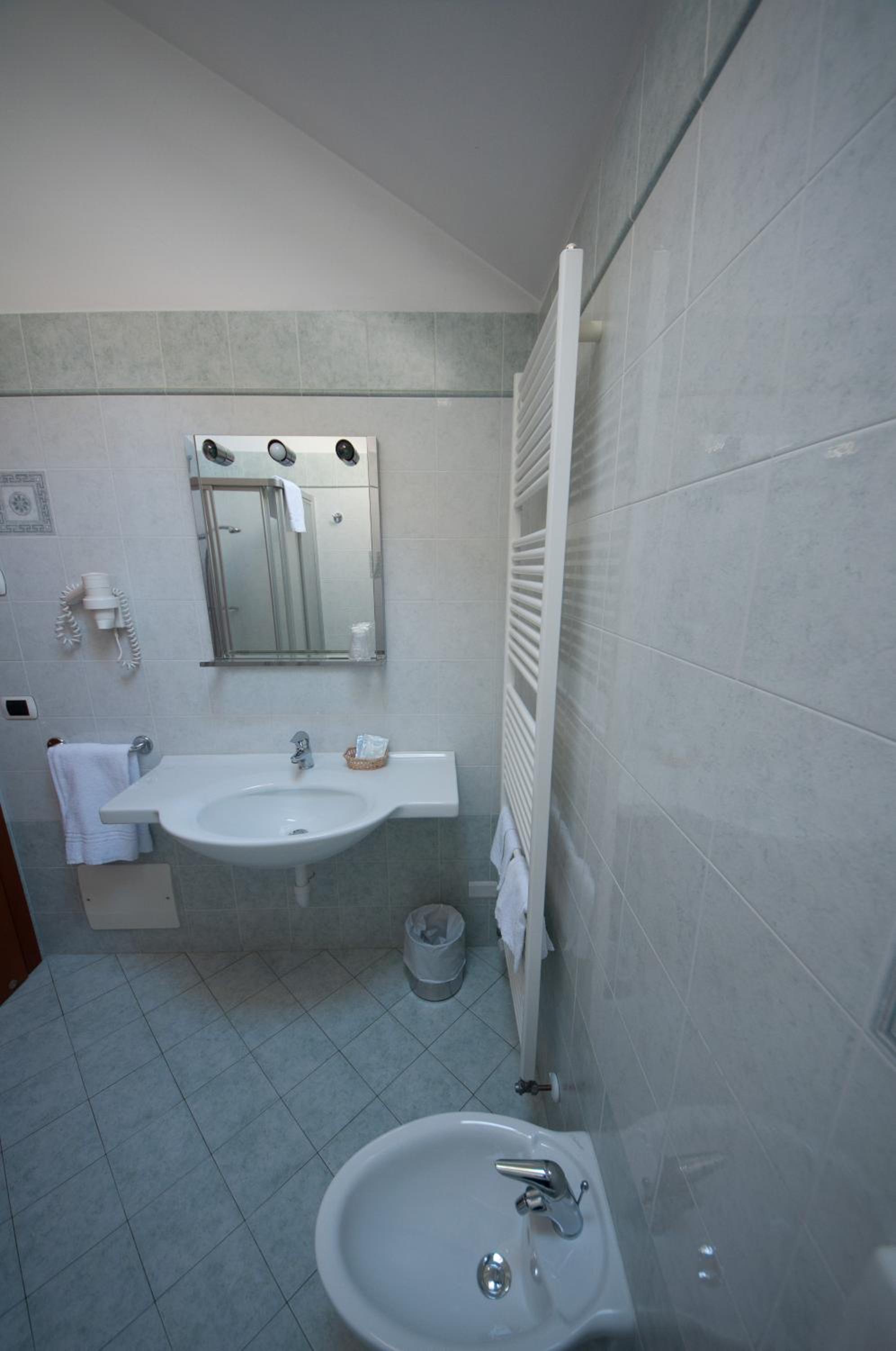 Triple Room - Photo 6