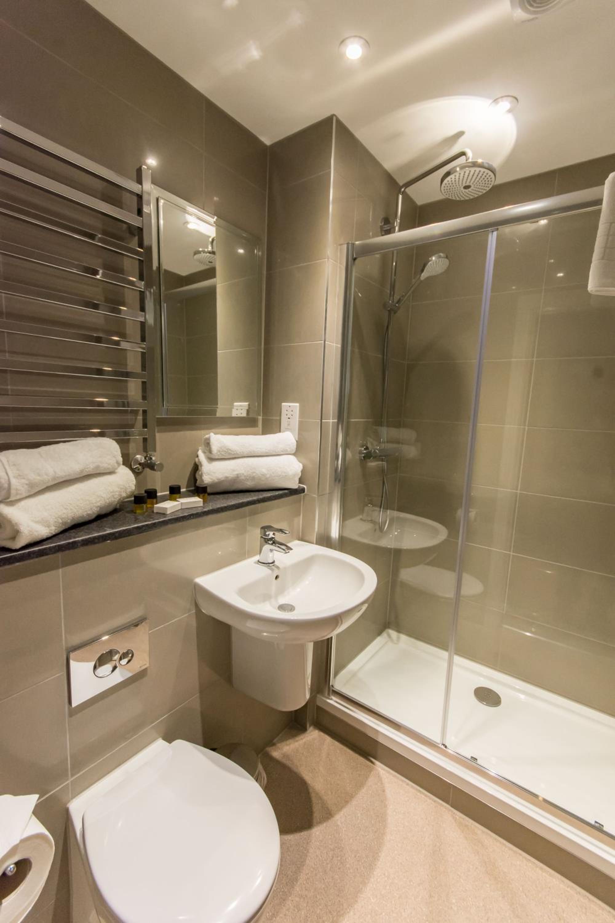 Standard Double Room - Photo 11