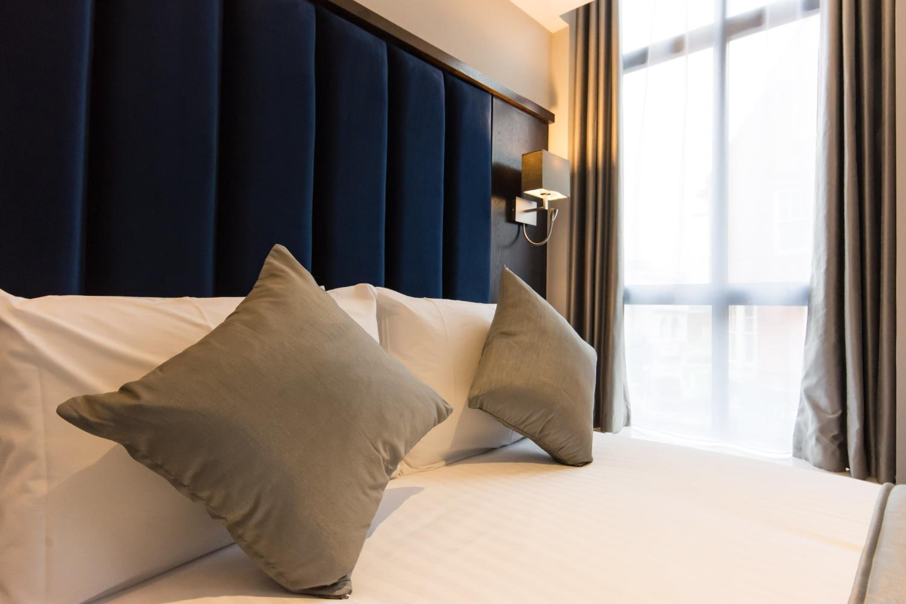 Deluxe Double Room with Balcony - Photo 1