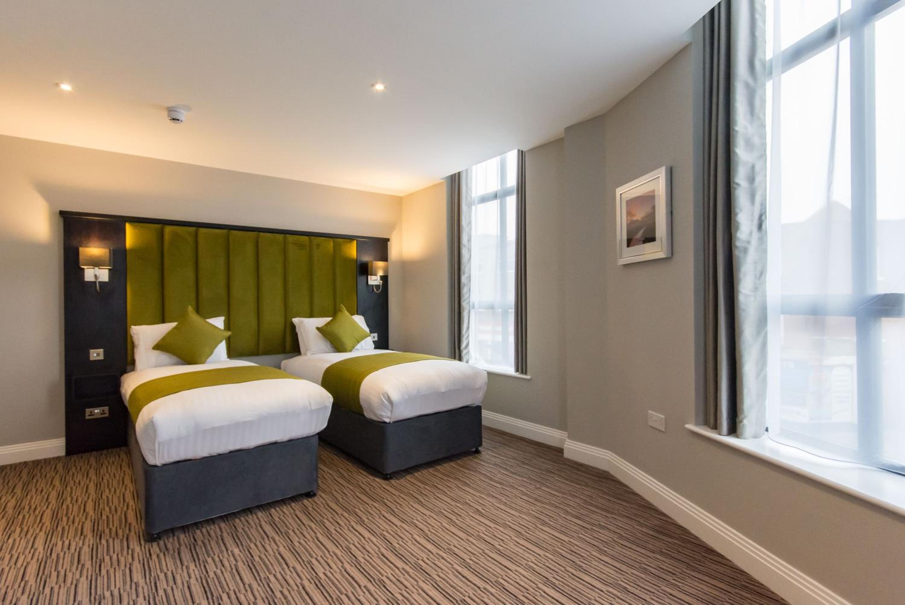 Superior Twin Room with City View - Photo 1