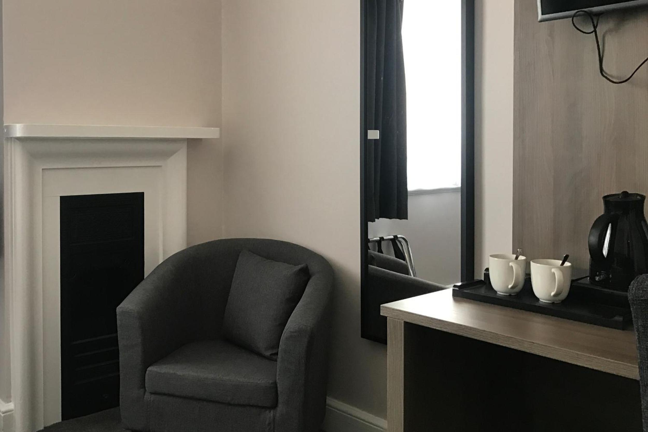 Double Room - Photo 5