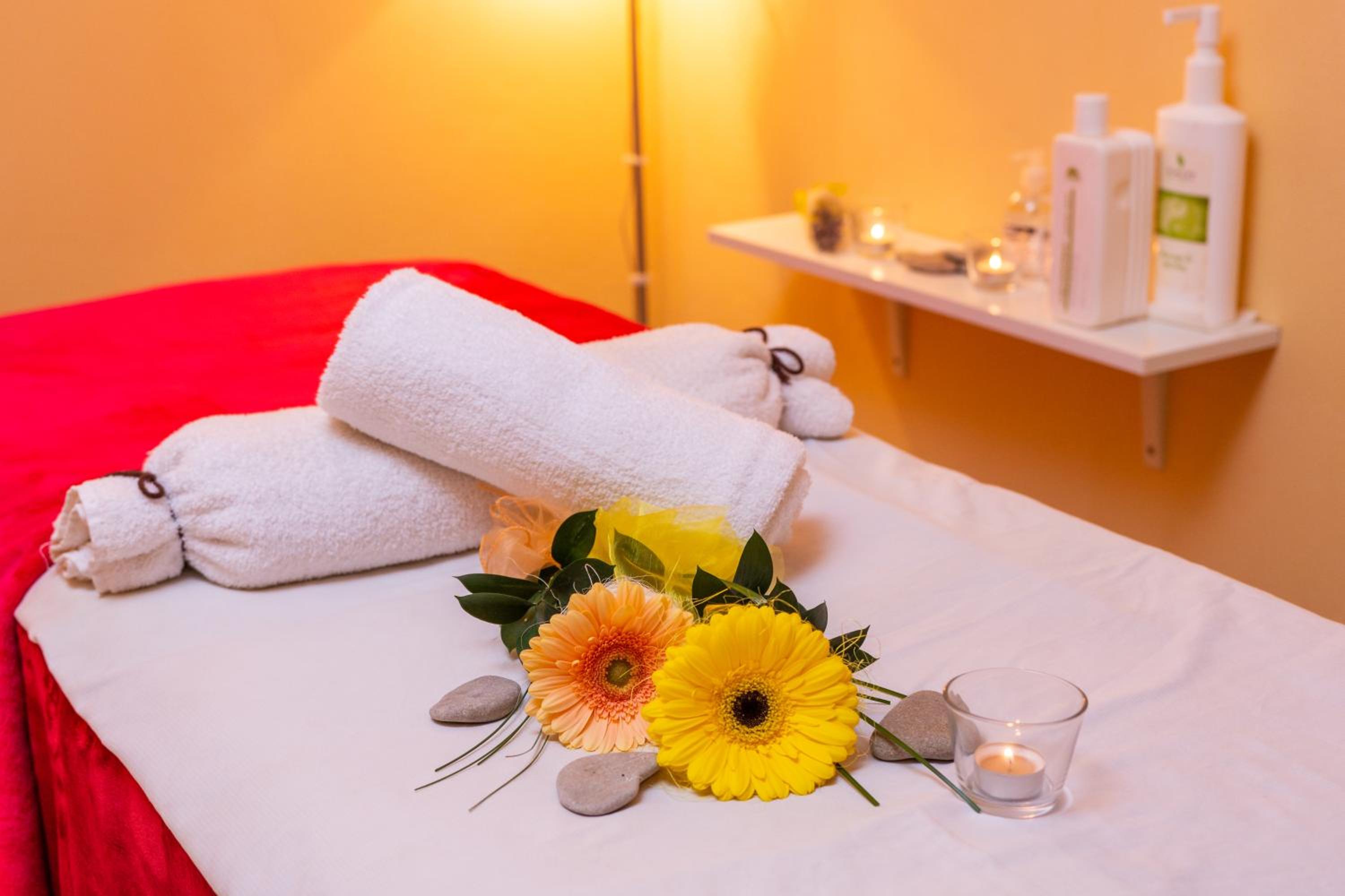 Special Offer - King Room With Balcony And Wellness Package photo 2