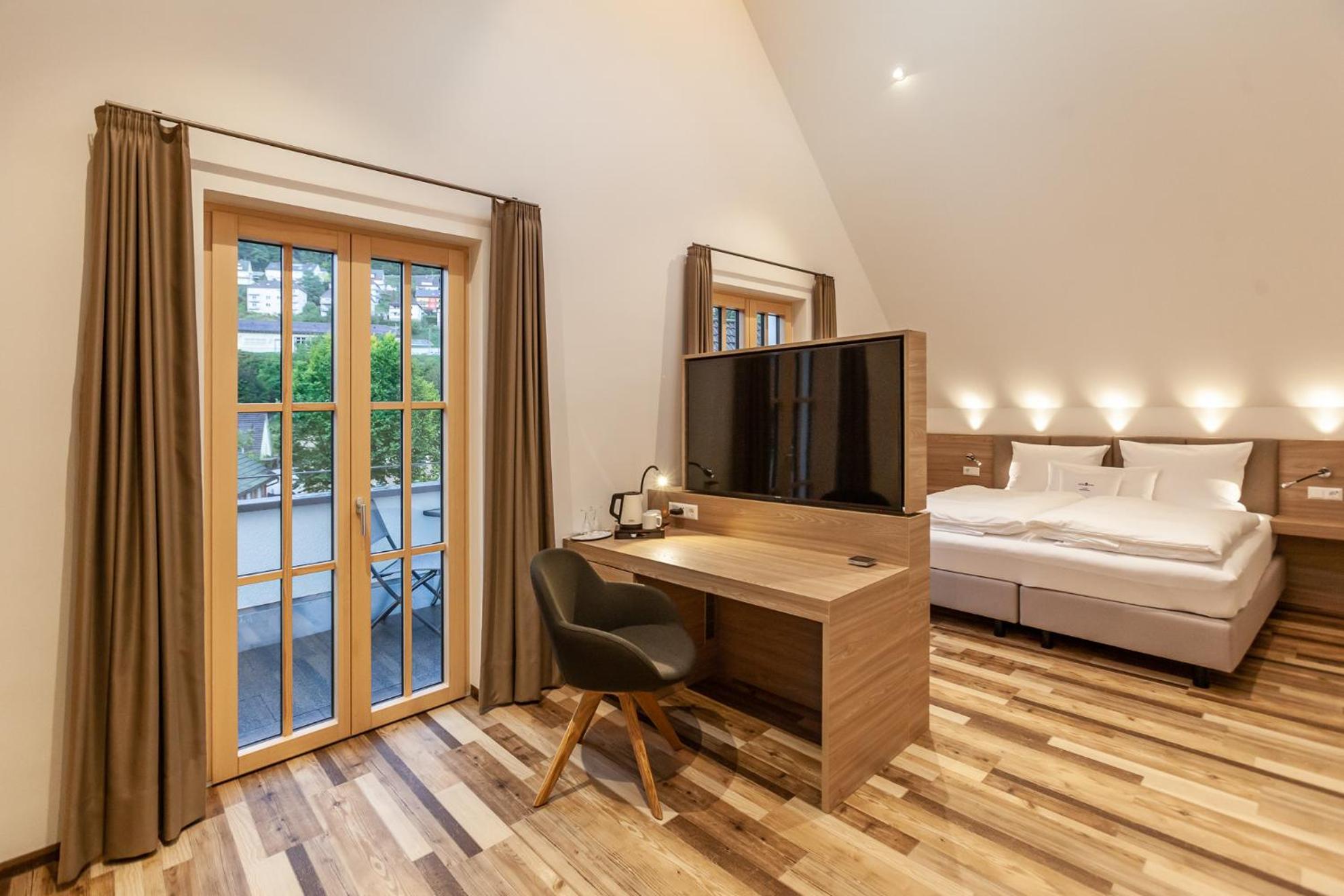 Suite with Balcony - Photo 3