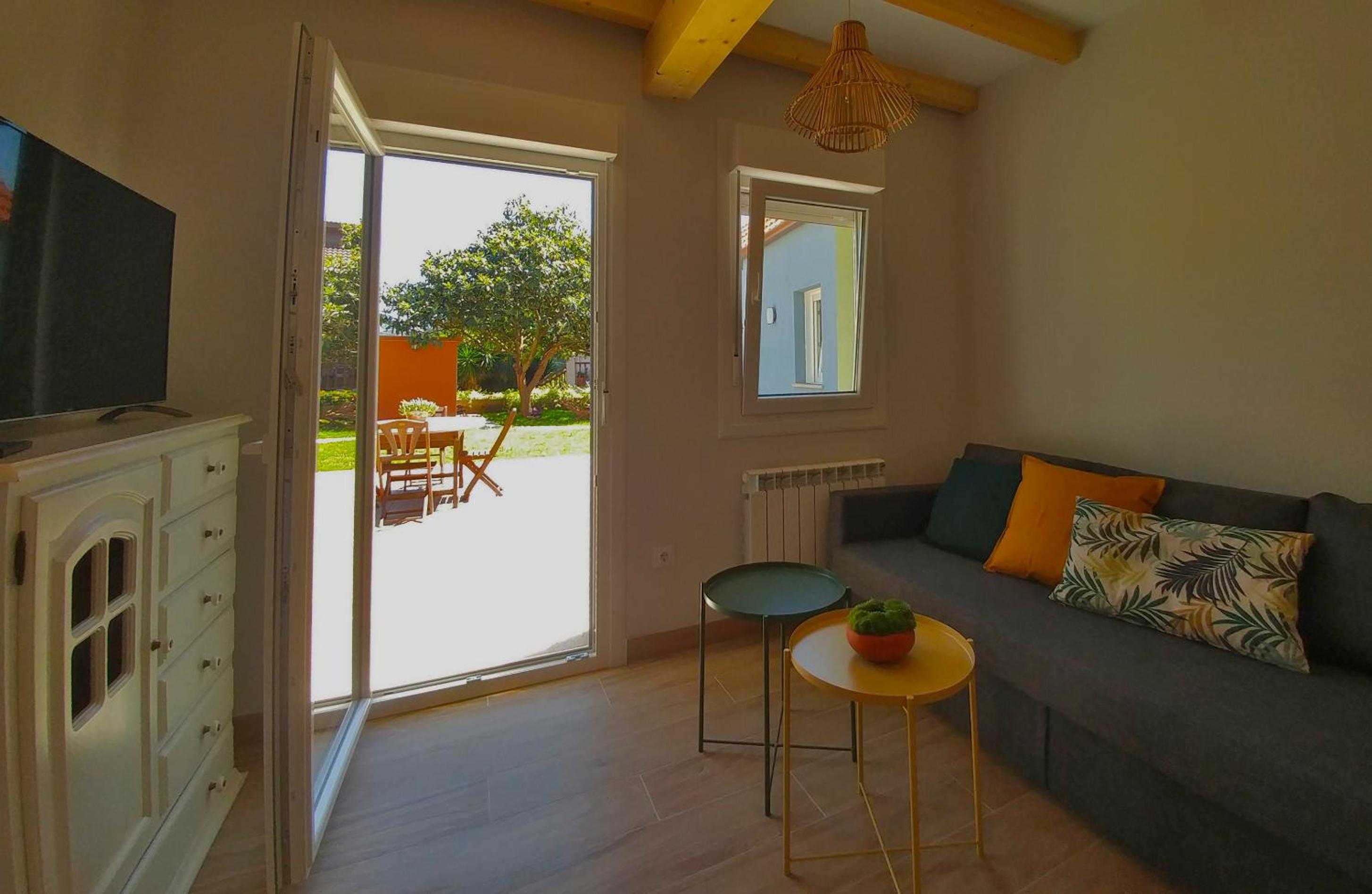 Studio Apartment - Photo 9