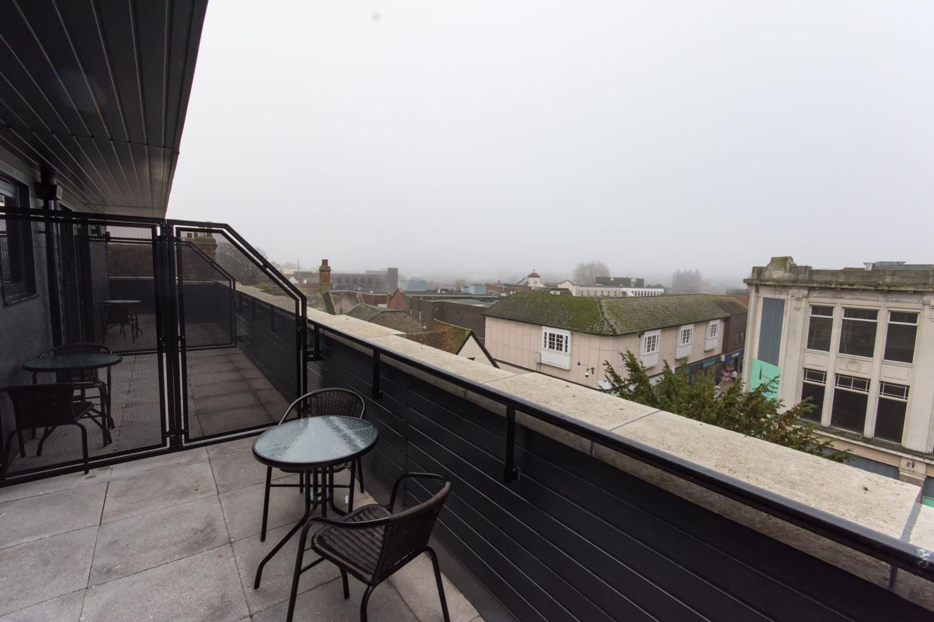 Deluxe Double Room with Balcony - Photo 7