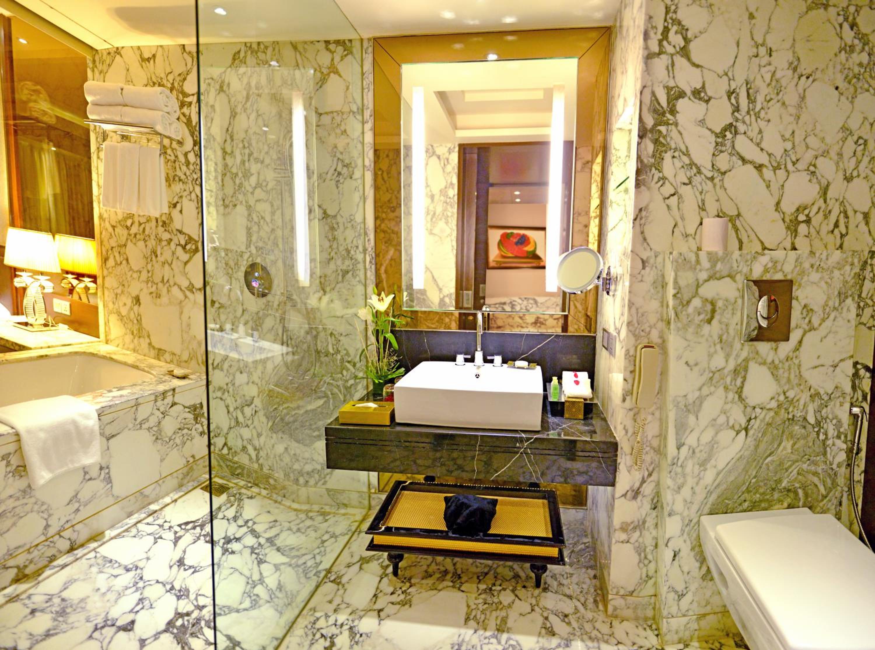 Superior Double or Twin Room with Bathtub – Non Smoking: Happy hours 1+1 on alcoholic beverages from 4 PM to 7 PM, Complimentary INR 500 Hotel Credit on min usage of INR 2000 at market place restaurant on Food & Soft Beverages, 50% off on Mini Bar Superior Double or Twin Room with Bathtub – Non Smoking: Happy hours 1+1 on alcoholic beverages from 4 PM to 7 PM, Complimentary INR 500 Hotel Credit on min usage of INR 2000 at market place restaurant on Food & Soft Beverages, 50% off on Mini Bar