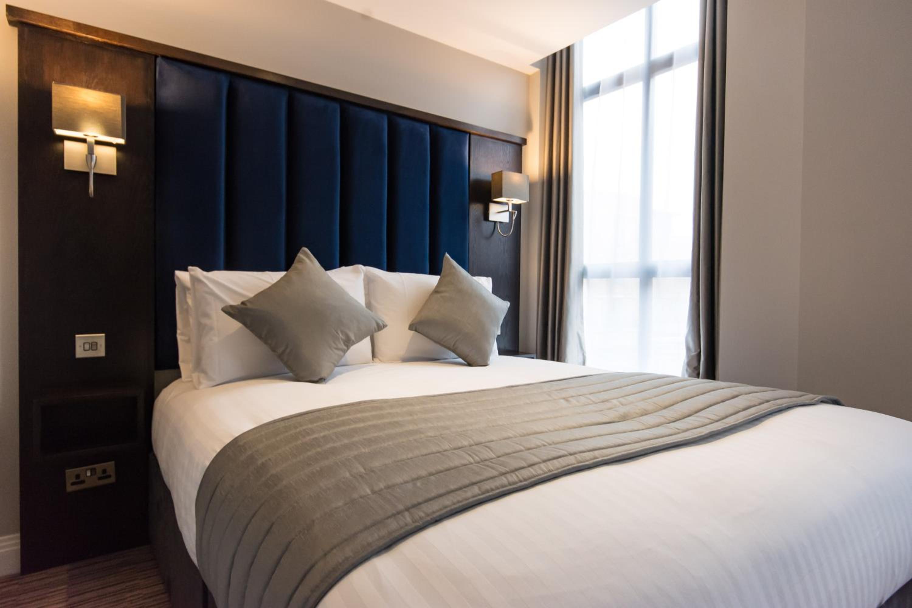 Deluxe Double Room with Balcony - Photo 6