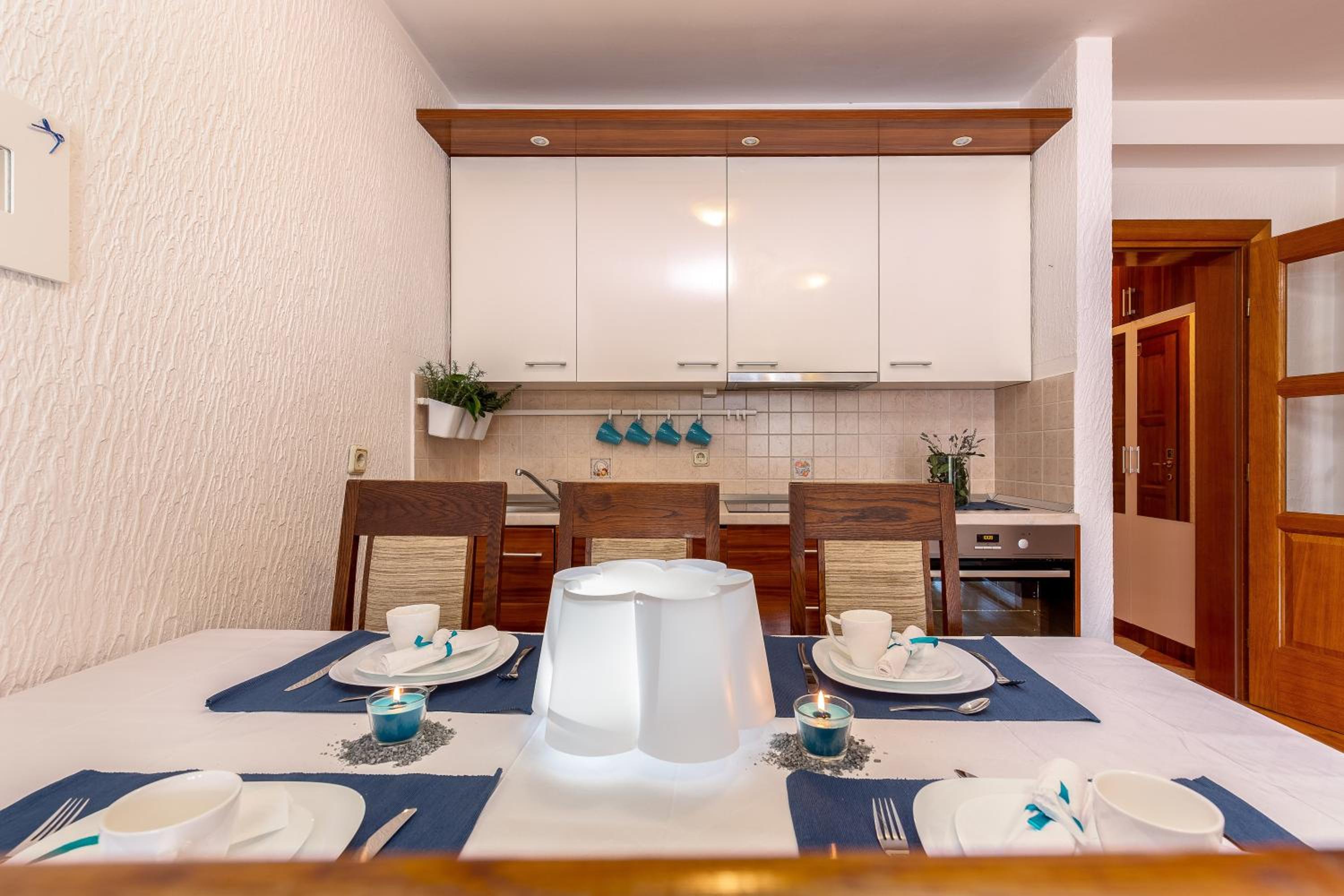 Apartment - Ground Floor - Photo 2