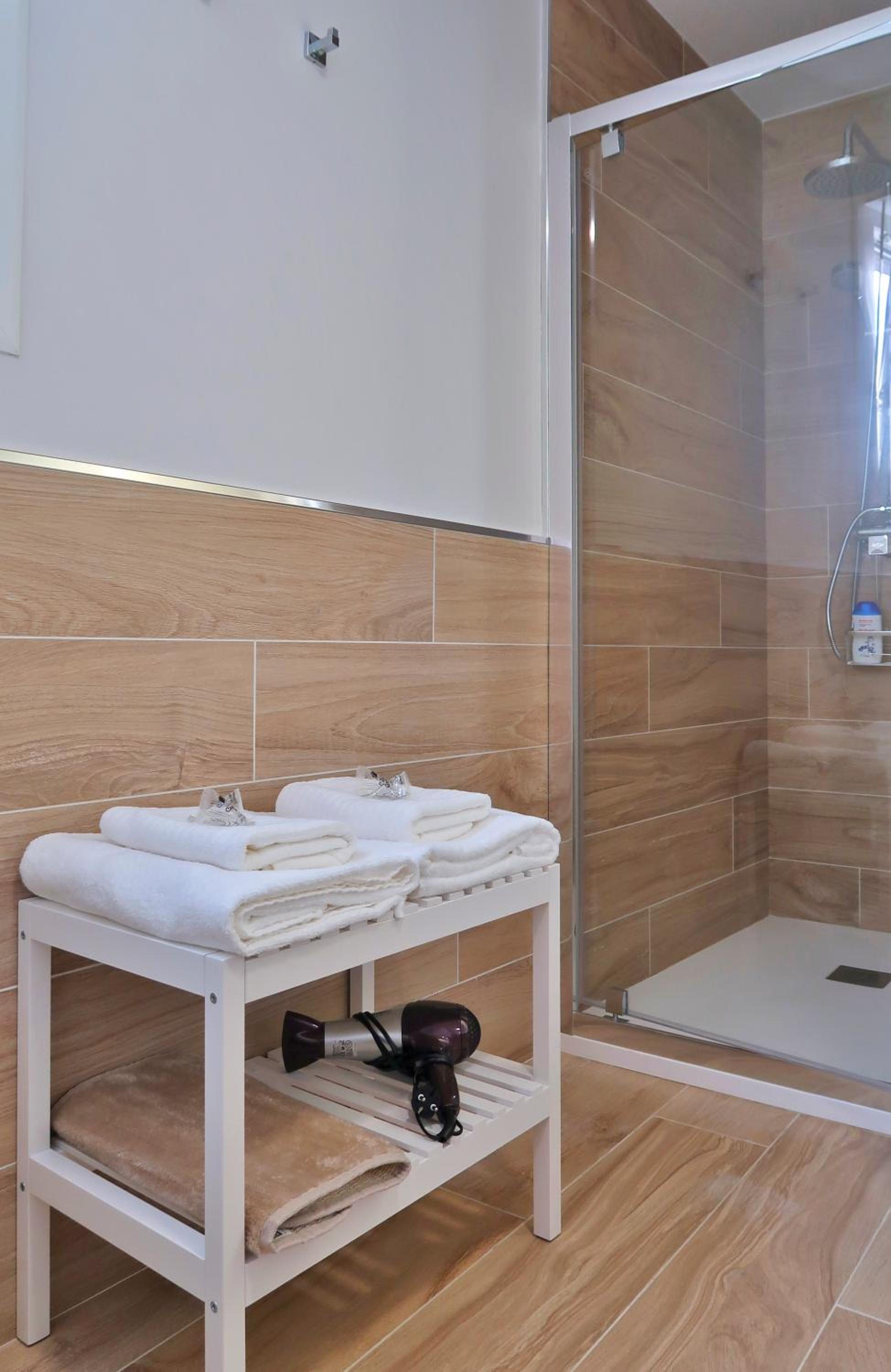 Studio Apartment - Photo 8