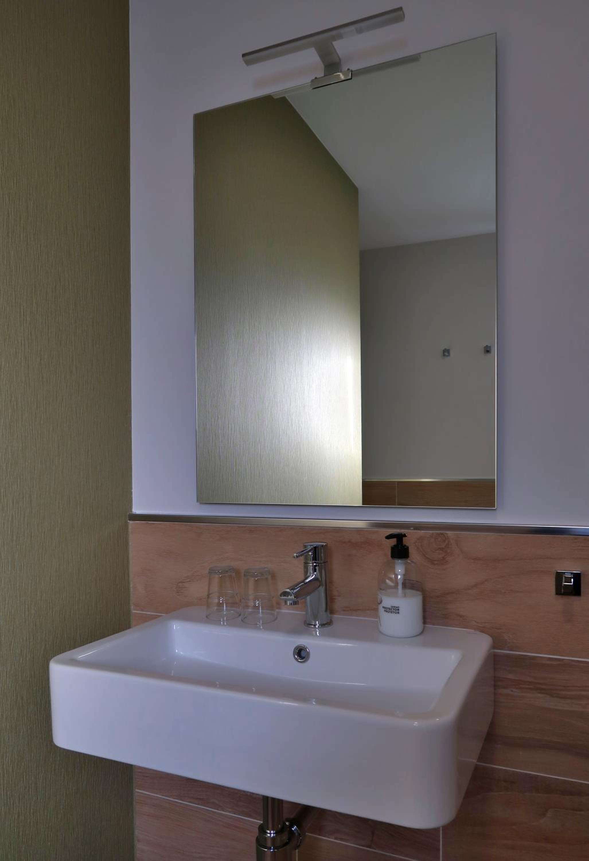 Studio Apartment - Photo 12