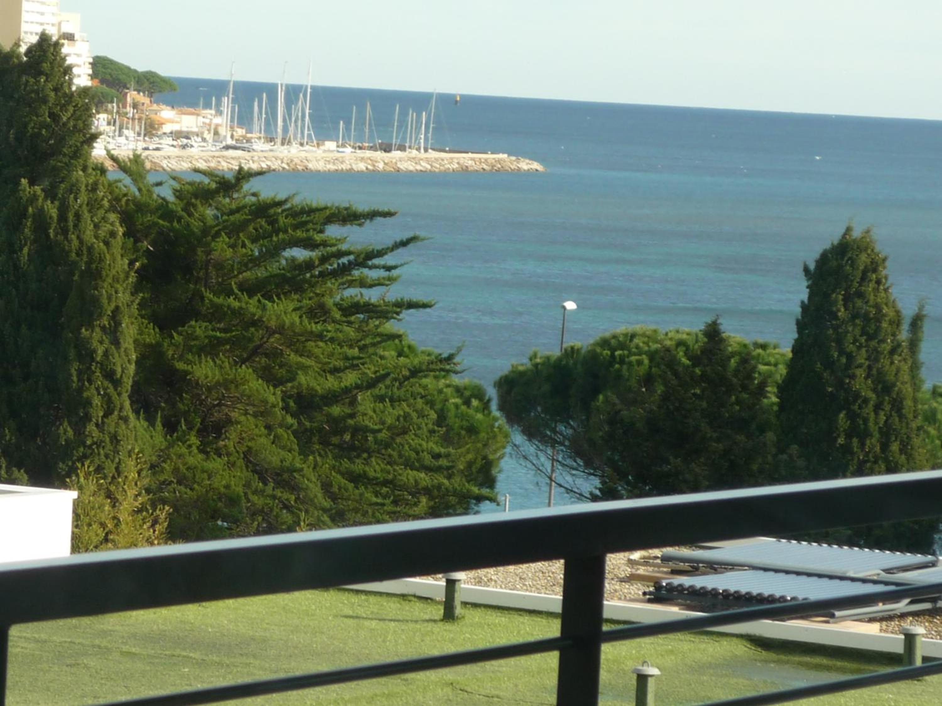 Apartment with Sea View photo 2