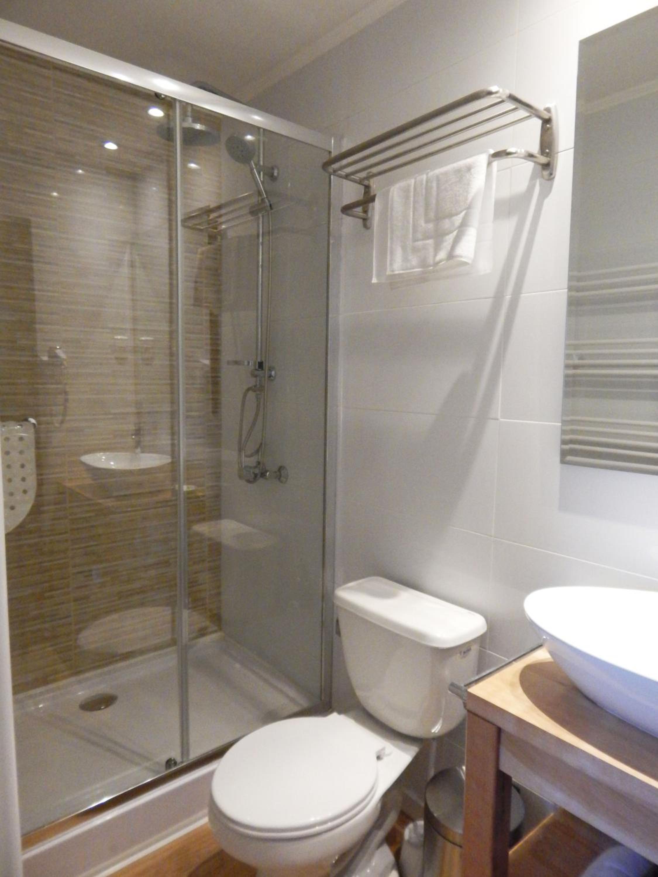 Double or Twin Room with Private Bathroom photo 2