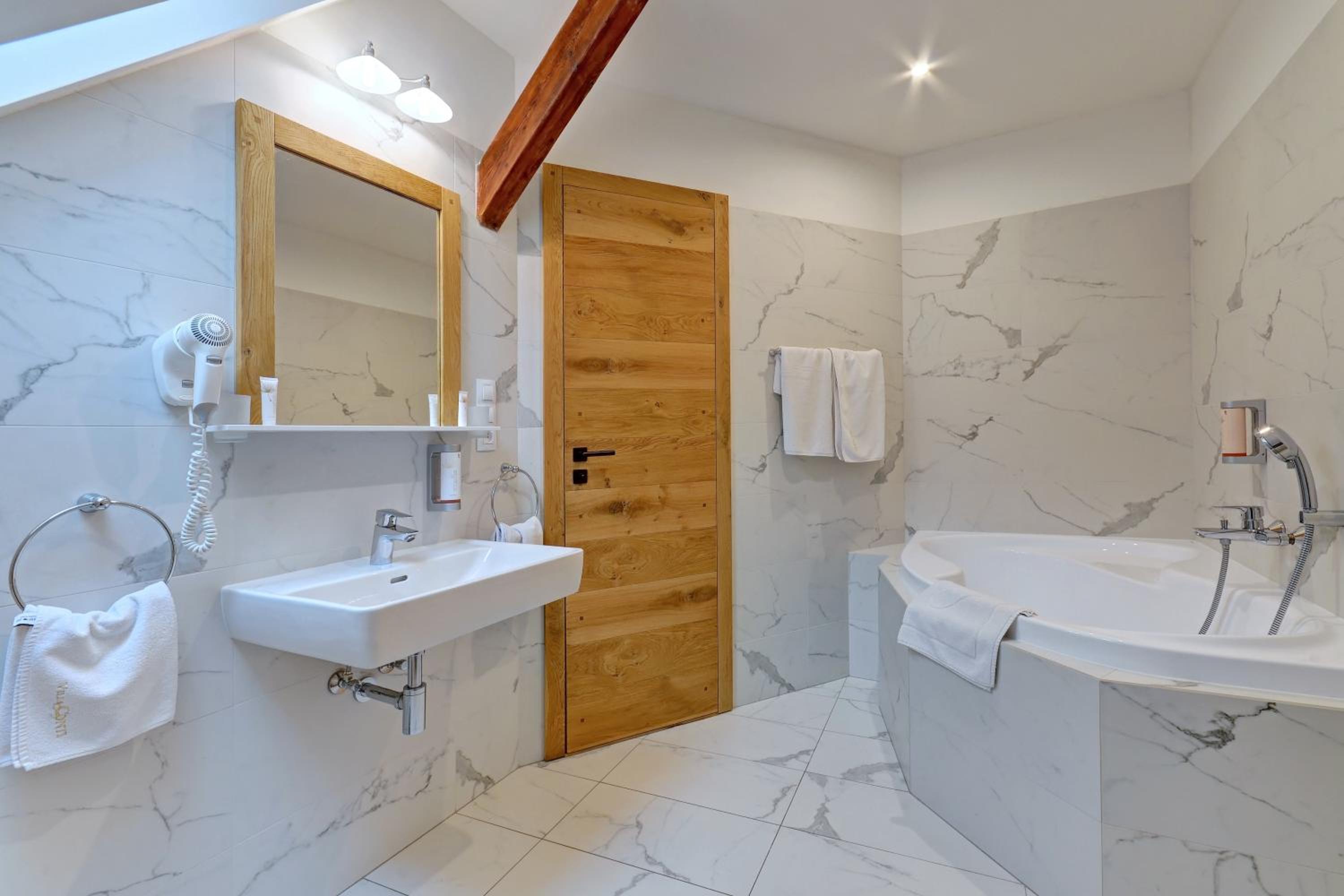Superior Double Room - Photo 3