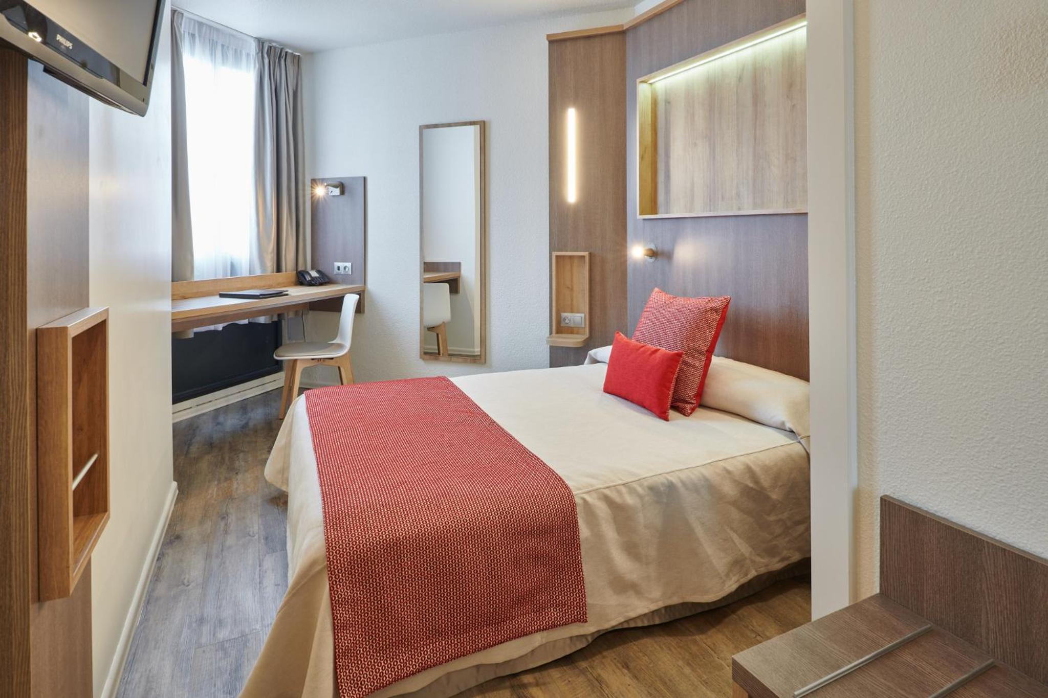 Standard Double Room - Photo 3