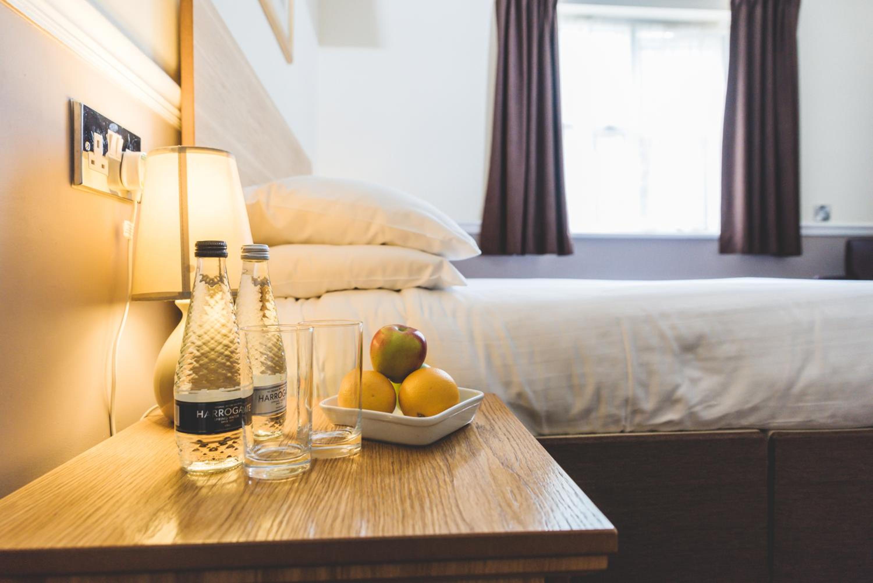 Standard Twin Room - Photo 3