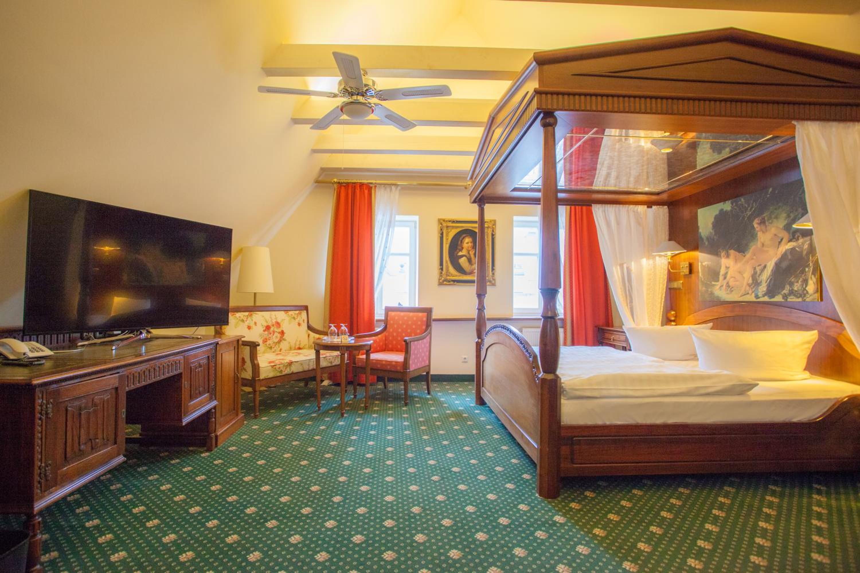 Suite - Photo 2