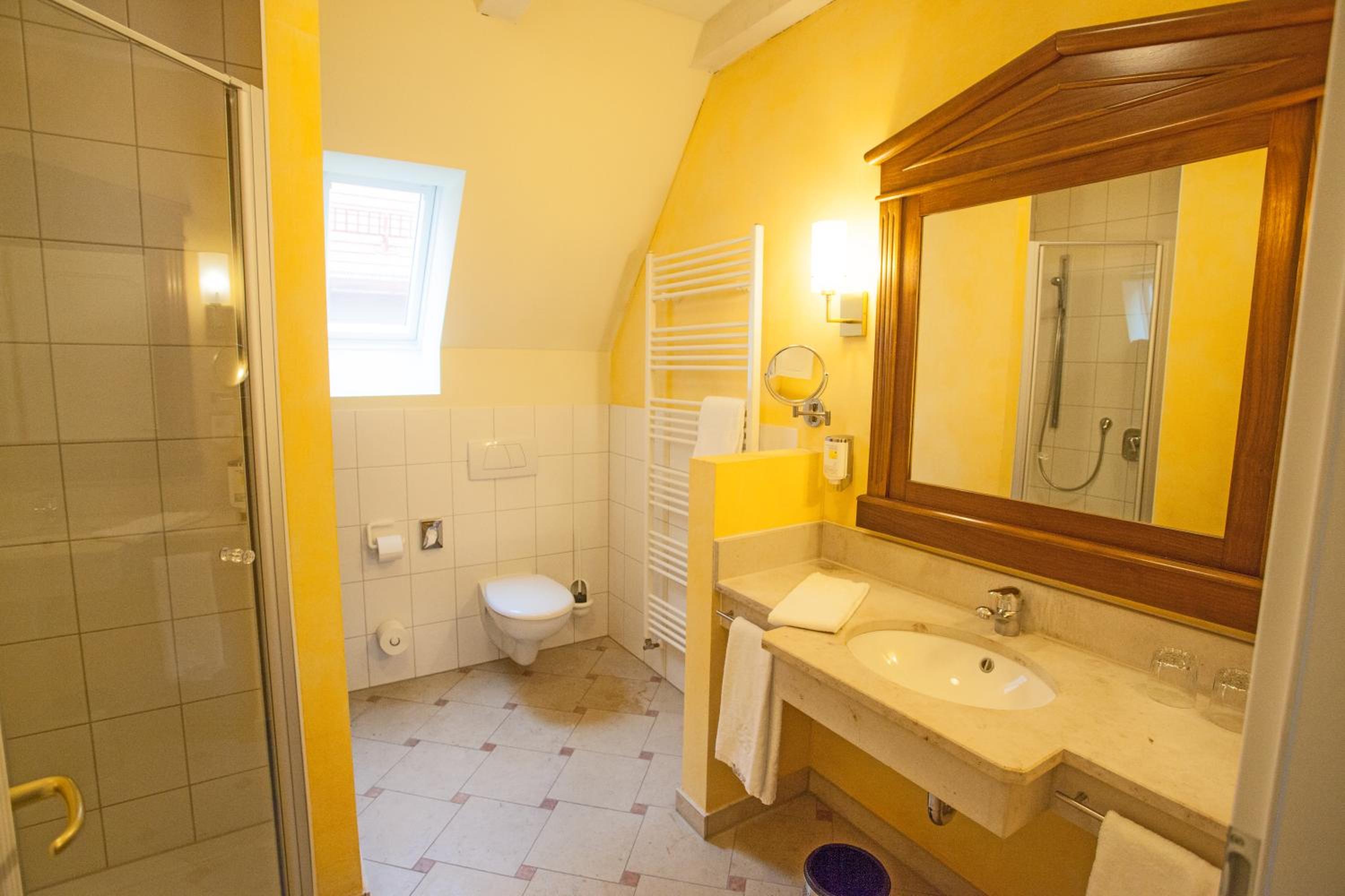 Suite - Photo 3