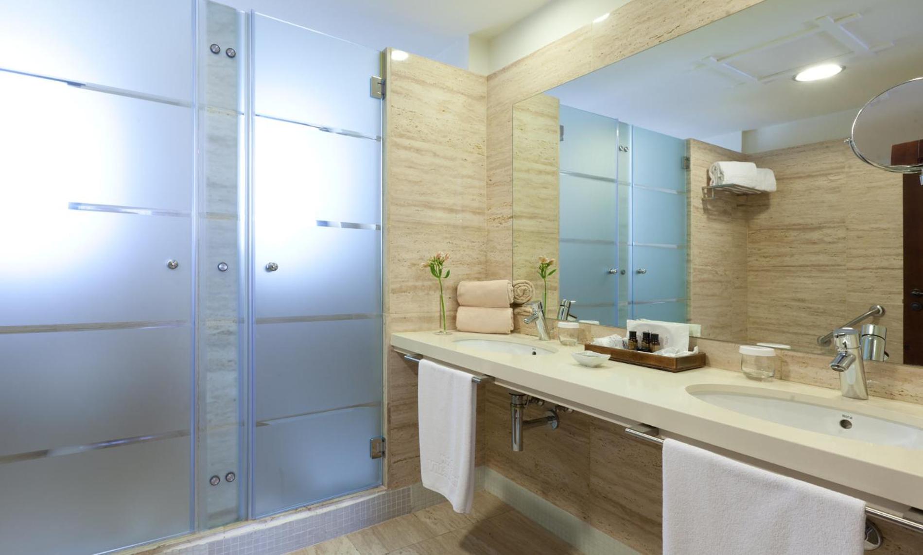 Two-Bedroom Villa with exterior Spa Bath (4 Adults) photo 3