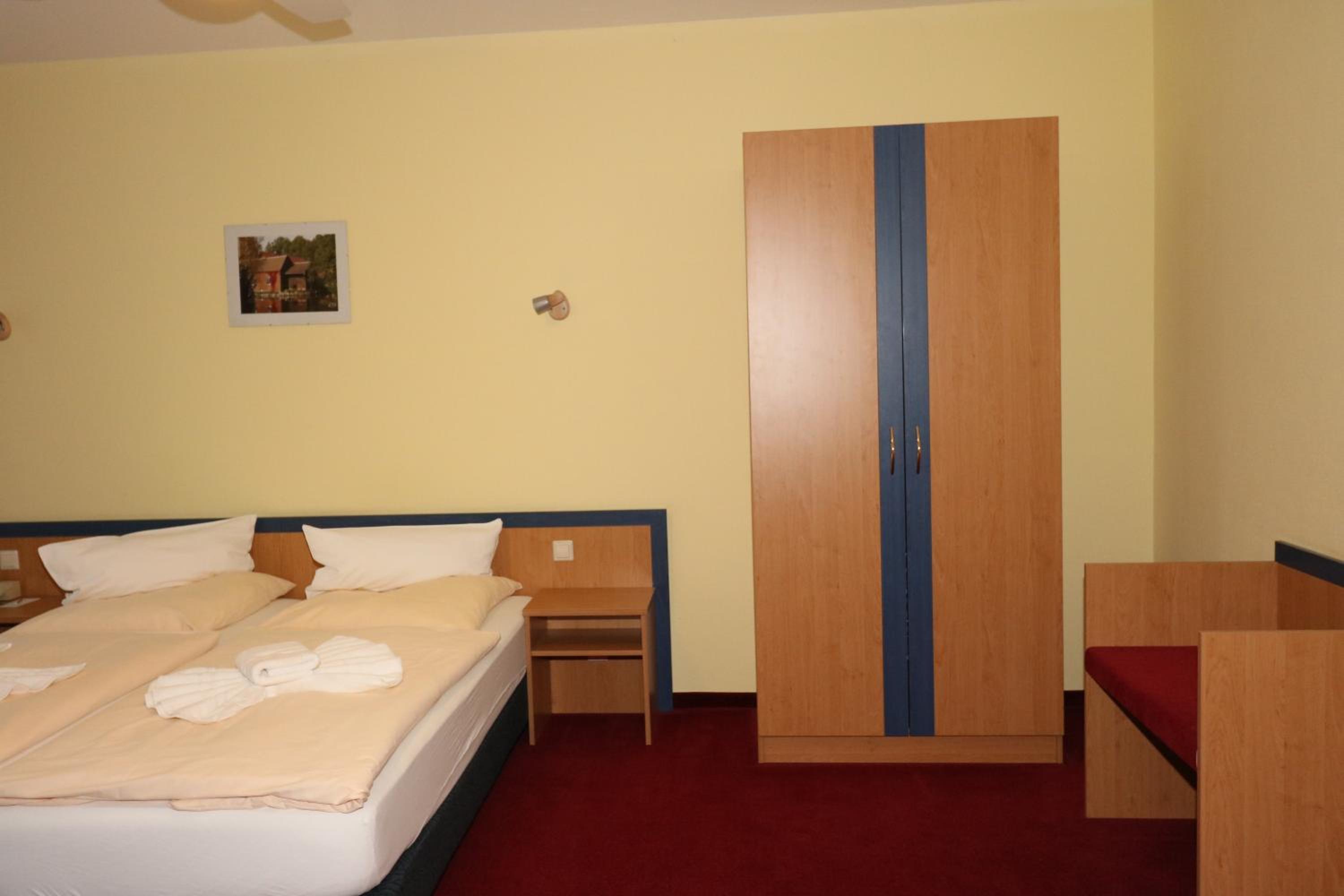 Double Room - Disability Access photo 3
