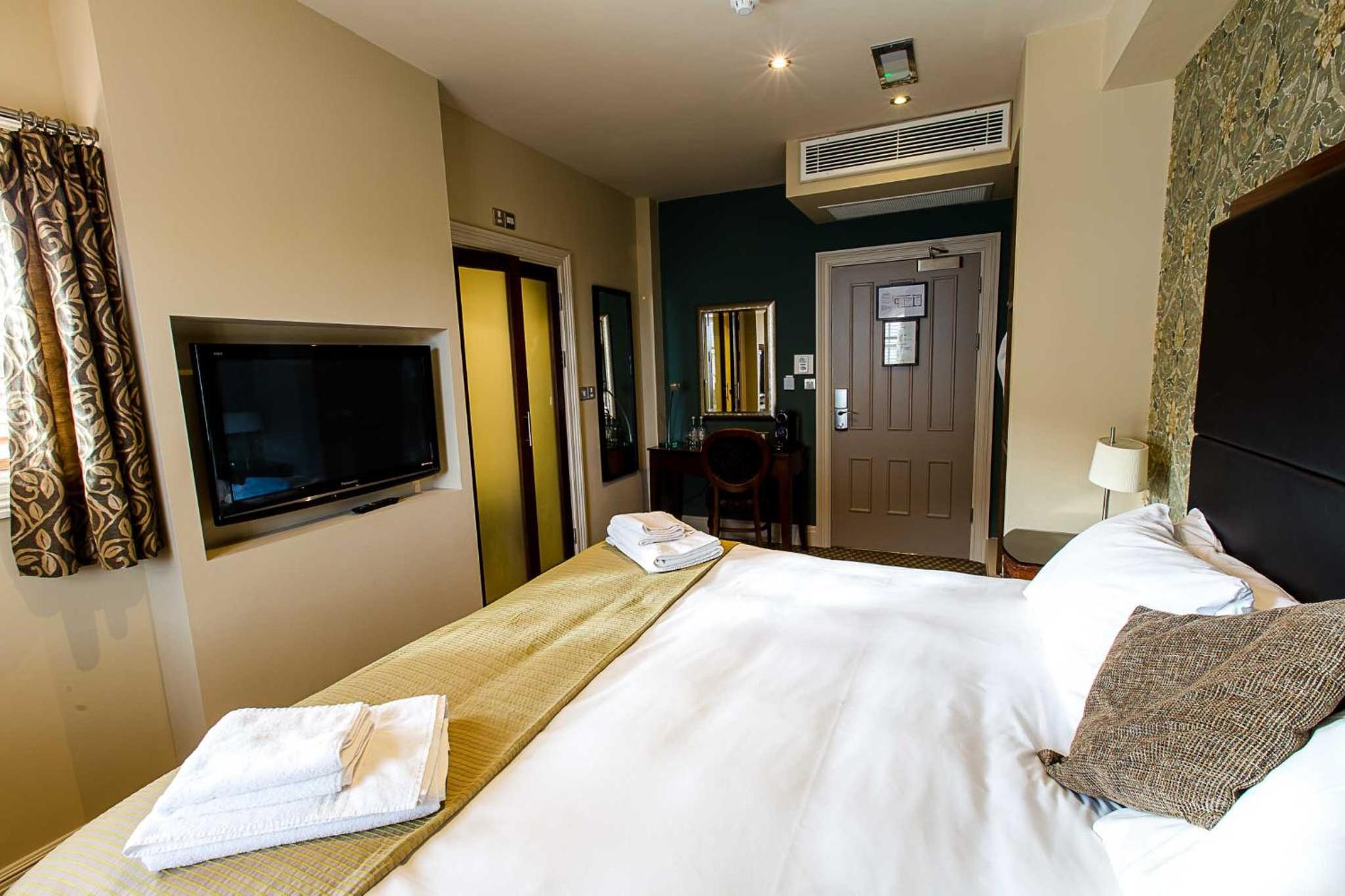 Standard Double Room - Photo 9