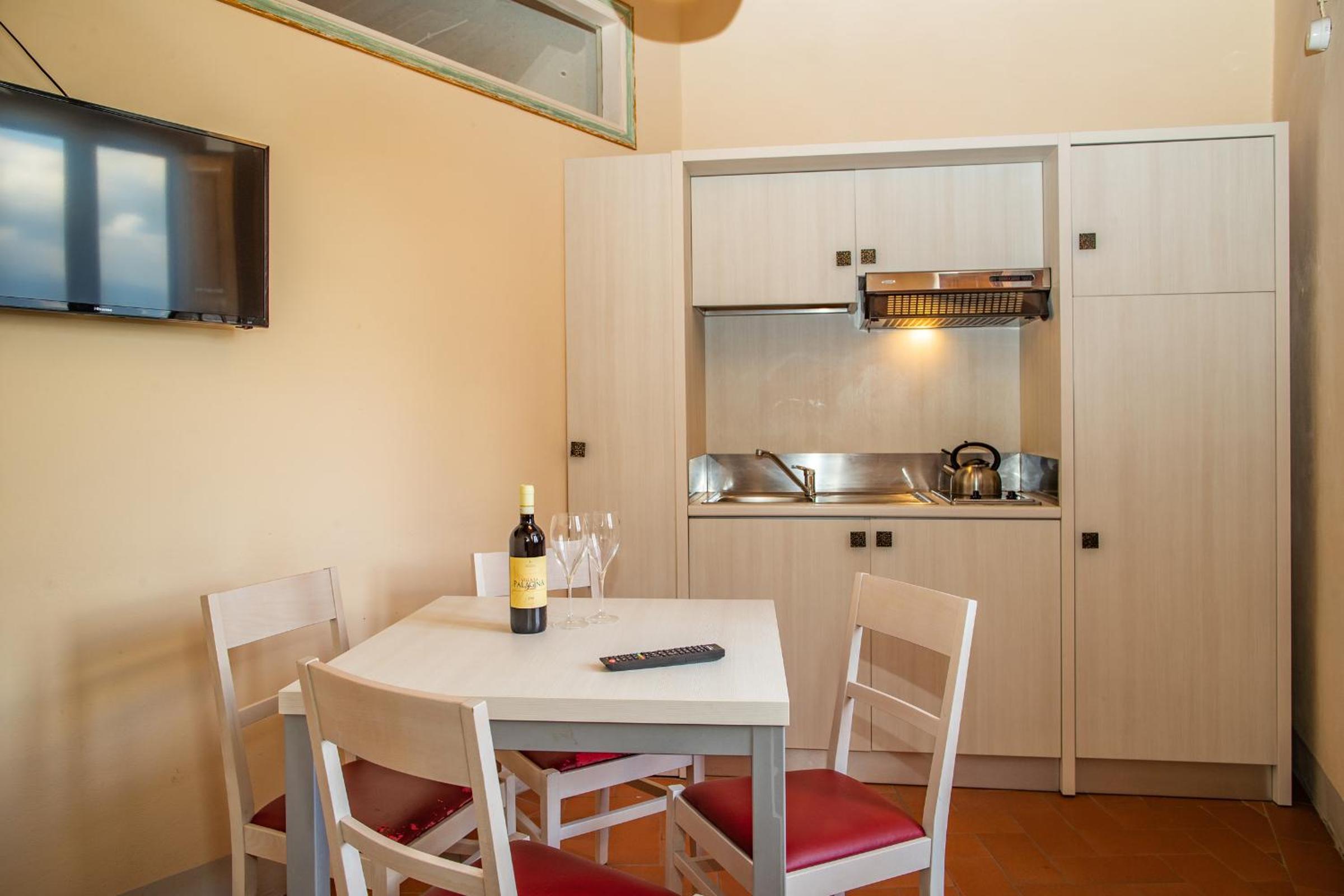 Studio Apartment - Photo 14