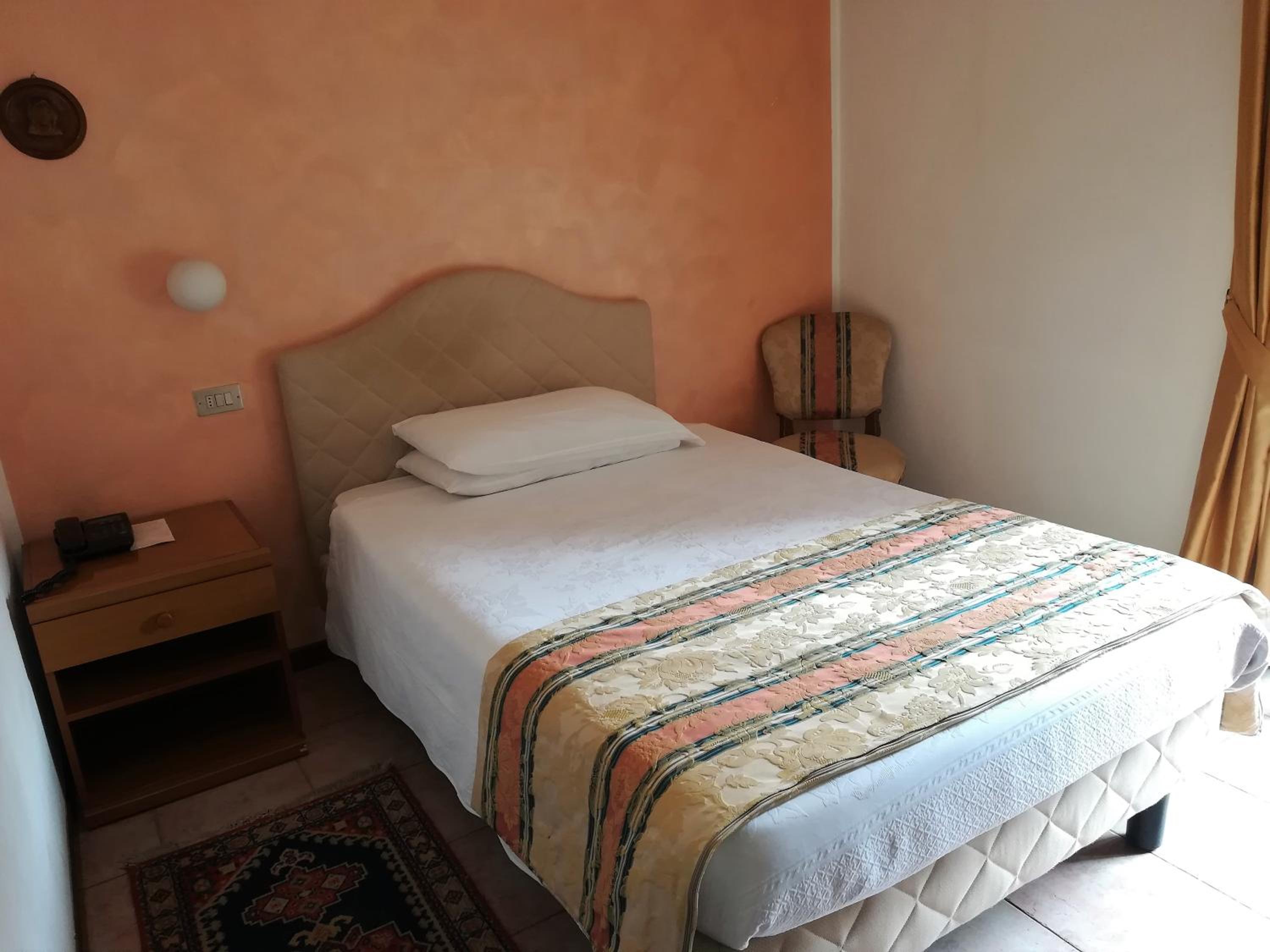 Single Room photo 2